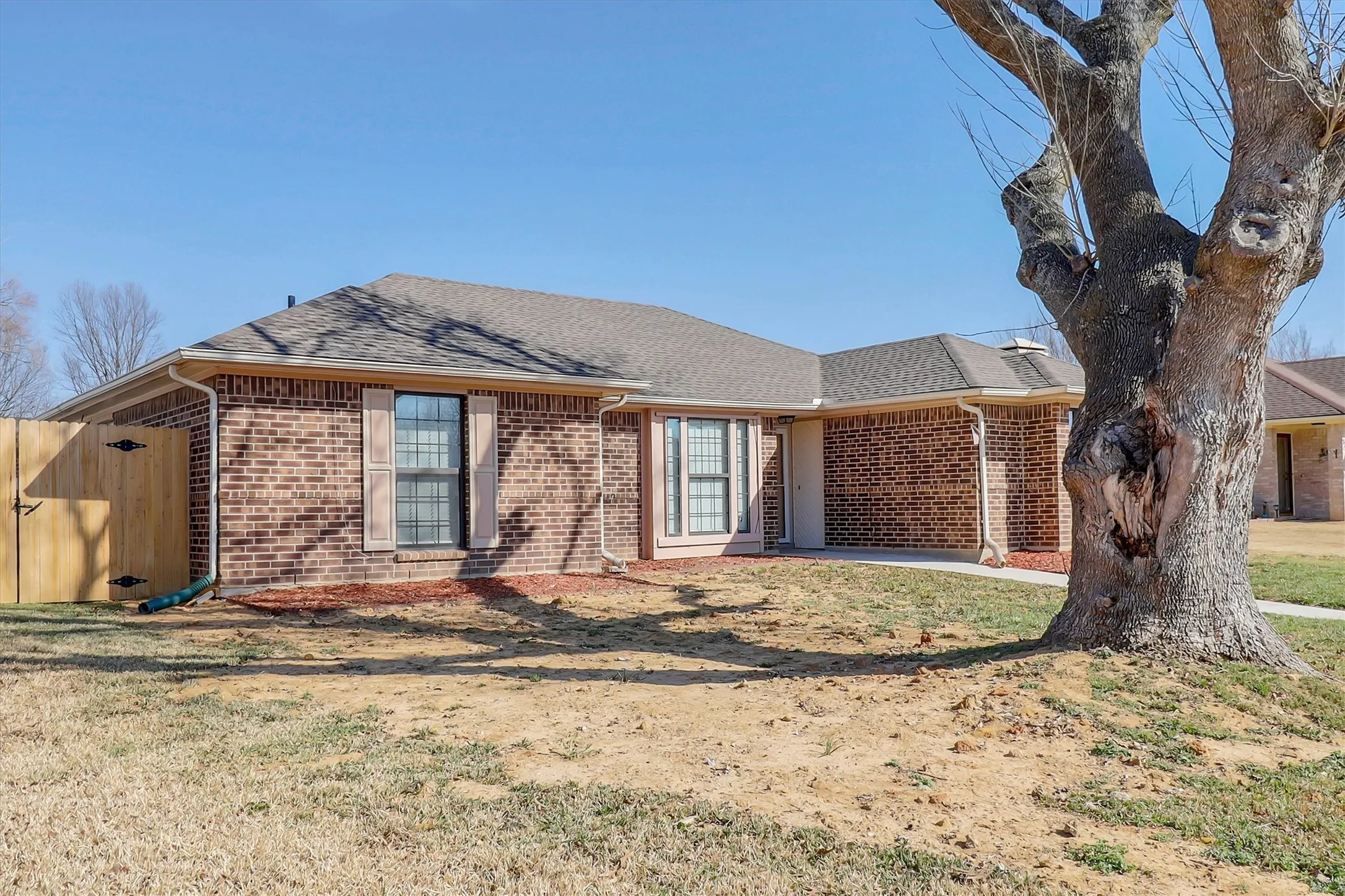 Single Family Residence For Sale in Dallas County , 7701 Cornell Drive, Rowlett, Texas 75088, 3 Bedrooms, 2 Bathrooms, 2 Garage spaces, 1,596 Sqft, built in 1985, Price $309,500, mls#21312849, Real Estate Agent in Rowlett, Homes For Sale in Dallas county, Homes For Sale in Rowlett, Realtor in Rowlett Texas, Real Estate Brokerage Independent Realty Texas, Luminita Cordes Realtor