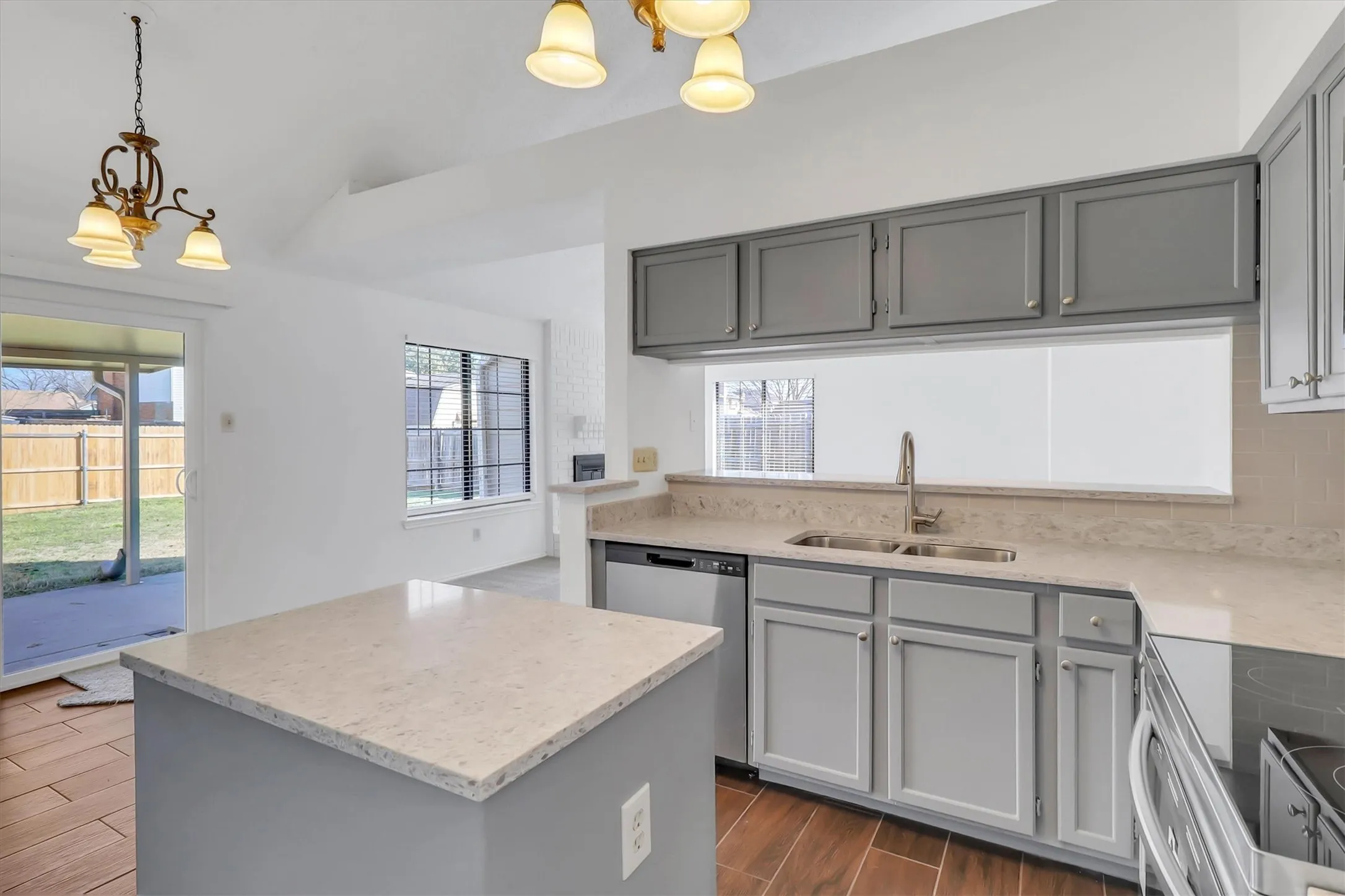 Single Family Residence For Sale in Dallas County , 7701 Cornell Drive, Rowlett, Texas 75088, 3 Bedrooms, 2 Bathrooms, 2 Garage spaces, 1,596 Sqft, built in 1985, Price $309,500, mls#21312849, Real Estate Agent in Rowlett, Homes For Sale in Dallas county, Homes For Sale in Rowlett, Realtor in Rowlett Texas, Real Estate Brokerage Independent Realty Texas, Luminita Cordes Realtor