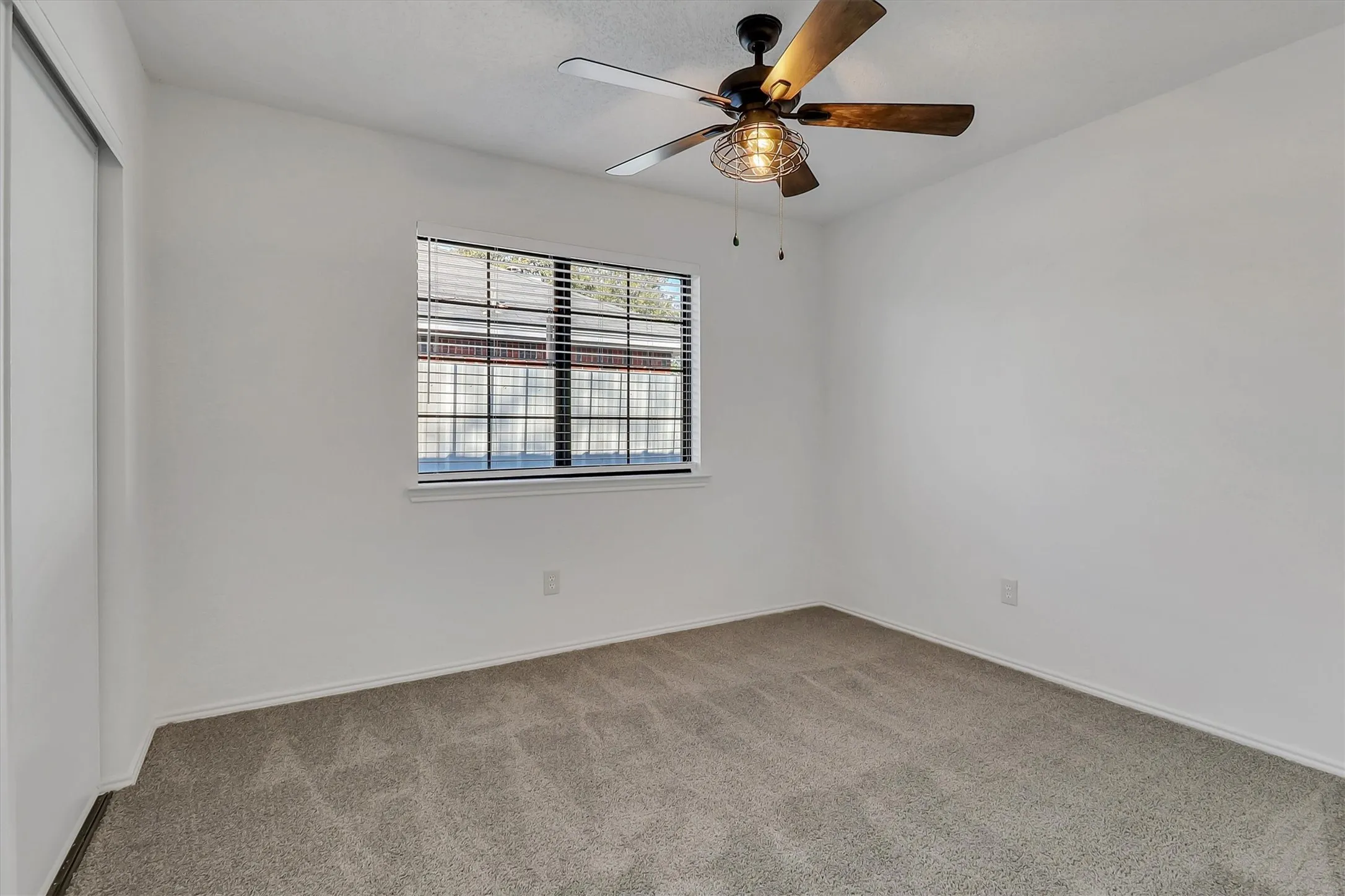 Single Family Residence For Sale in Dallas County , 7701 Cornell Drive, Rowlett, Texas 75088, 3 Bedrooms, 2 Bathrooms, 2 Garage spaces, 1,596 Sqft, built in 1985, Price $309,500, mls#21312849, Real Estate Agent in Rowlett, Homes For Sale in Dallas county, Homes For Sale in Rowlett, Realtor in Rowlett Texas, Real Estate Brokerage Independent Realty Texas, Luminita Cordes Realtor