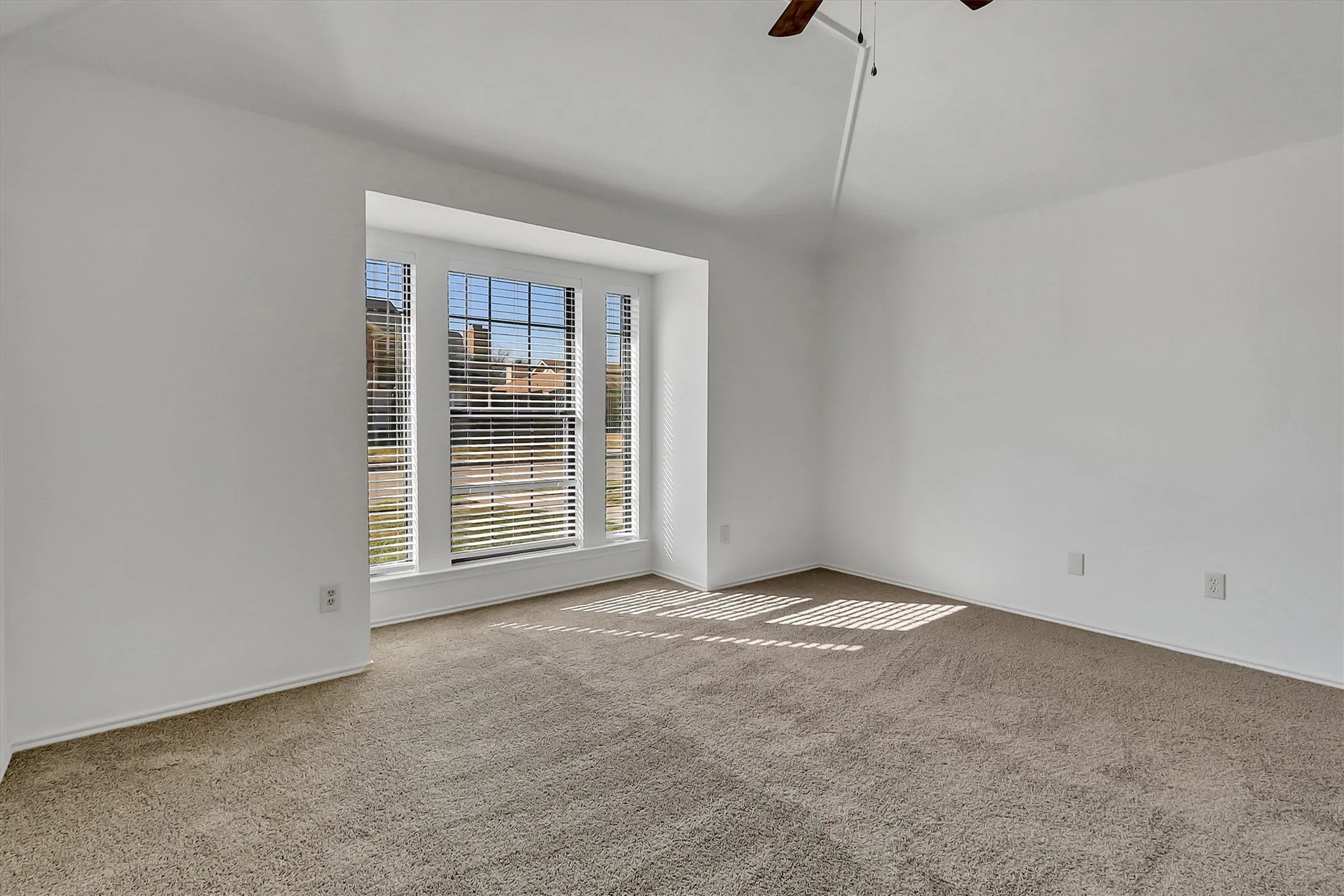 Single Family Residence For Sale in Dallas County , 7701 Cornell Drive, Rowlett, Texas 75088, 3 Bedrooms, 2 Bathrooms, 2 Garage spaces, 1,596 Sqft, built in 1985, Price $309,500, mls#21312849, Real Estate Agent in Rowlett, Homes For Sale in Dallas county, Homes For Sale in Rowlett, Realtor in Rowlett Texas, Real Estate Brokerage Independent Realty Texas, Luminita Cordes Realtor