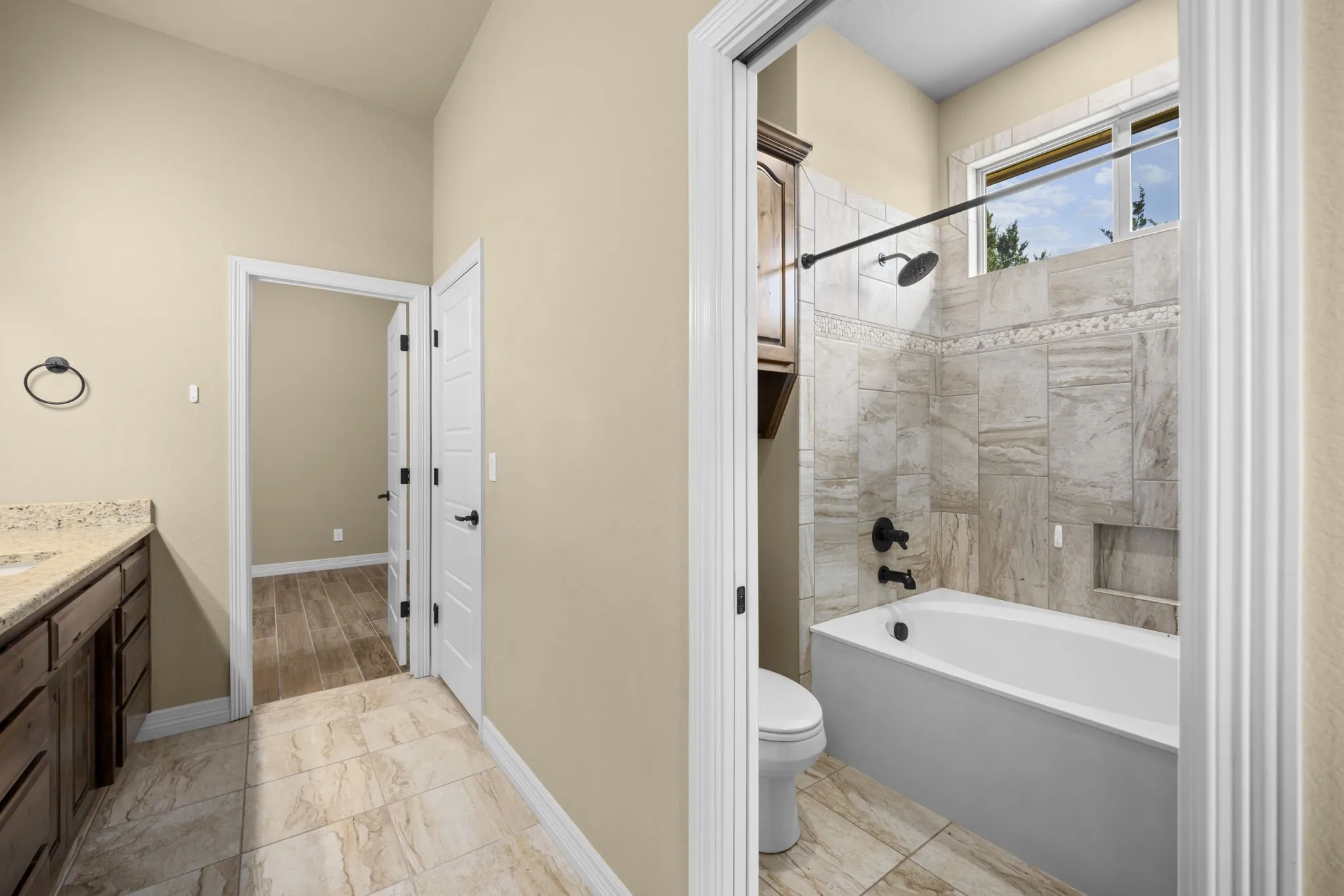 Single Family Residence For Sale in Bell County , 225 Plum Circle, Killeen, Texas 76549, 3 Bedroom, 3 Bathroom, 4 Garage spaces, 2,986 Sqft, built in 2017, mls#21313226, Real Estate Agent in Killeen, Homes For Sale in Bell county, Homes For Sale in Killeen, Realtor in Killeen Texas, Real Estate Brokerage Independent Realty Texas, Luminita Cordes Realtor