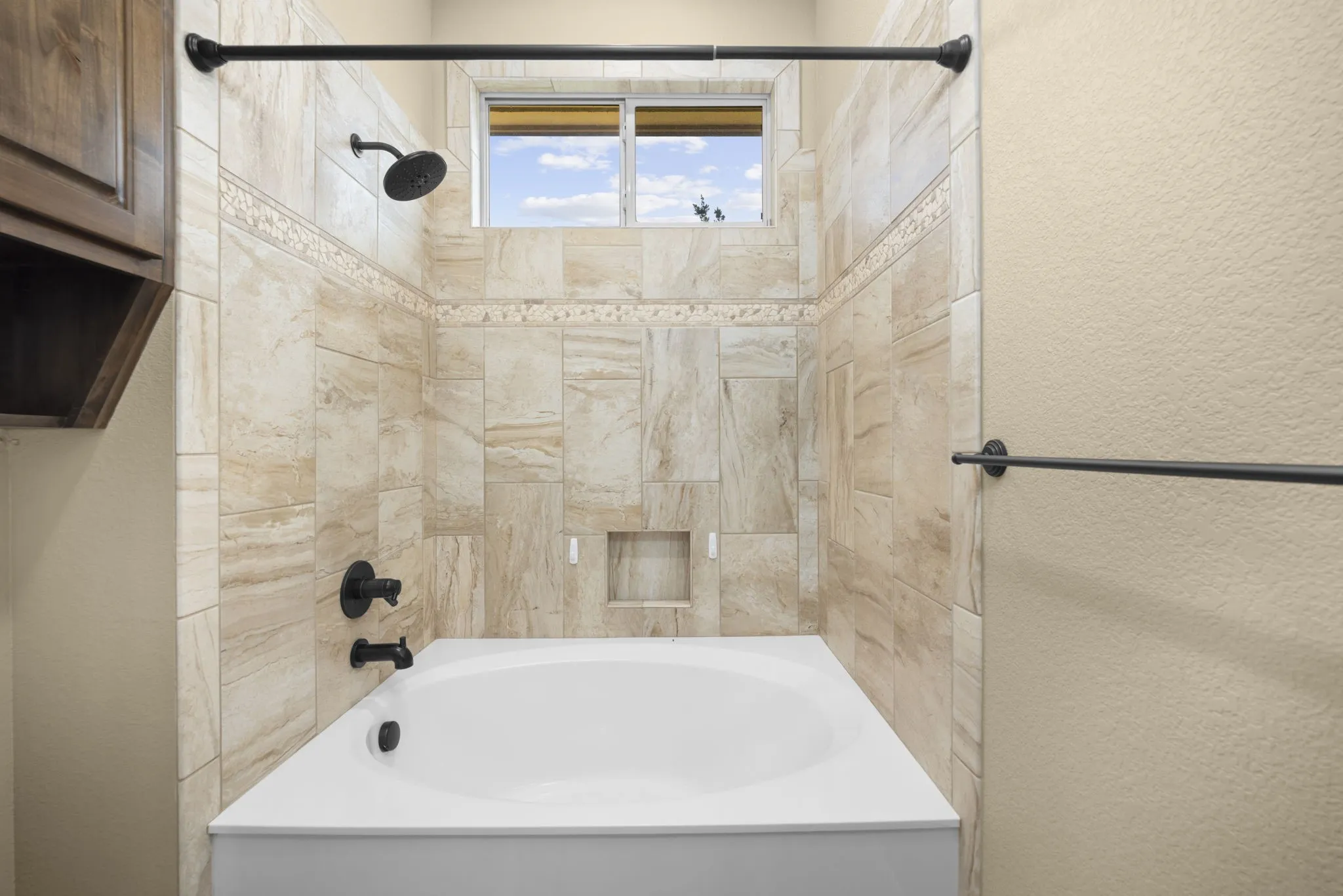 Single Family Residence For Sale in Bell County , 225 Plum Circle, Killeen, Texas 76549, 3 Bedroom, 3 Bathroom, 4 Garage spaces, 2,986 Sqft, built in 2017, mls#21313226, Real Estate Agent in Killeen, Homes For Sale in Bell county, Homes For Sale in Killeen, Realtor in Killeen Texas, Real Estate Brokerage Independent Realty Texas, Luminita Cordes Realtor