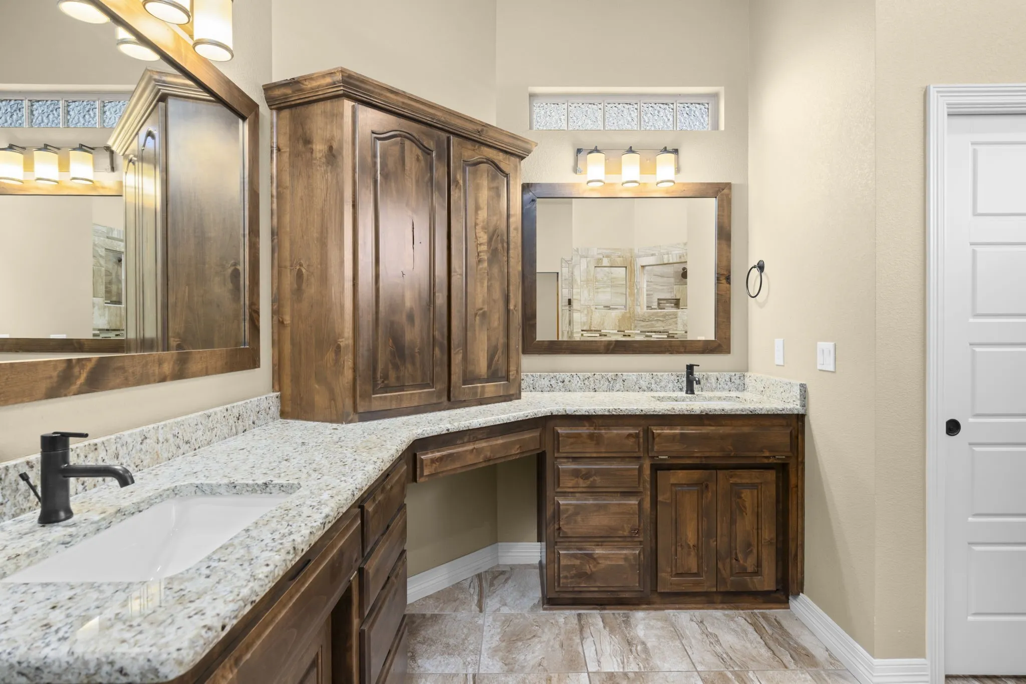 Single Family Residence For Sale in Bell County , 225 Plum Circle, Killeen, Texas 76549, 3 Bedroom, 3 Bathroom, 4 Garage spaces, 2,986 Sqft, built in 2017, mls#21313226, Real Estate Agent in Killeen, Homes For Sale in Bell county, Homes For Sale in Killeen, Realtor in Killeen Texas, Real Estate Brokerage Independent Realty Texas, Luminita Cordes Realtor