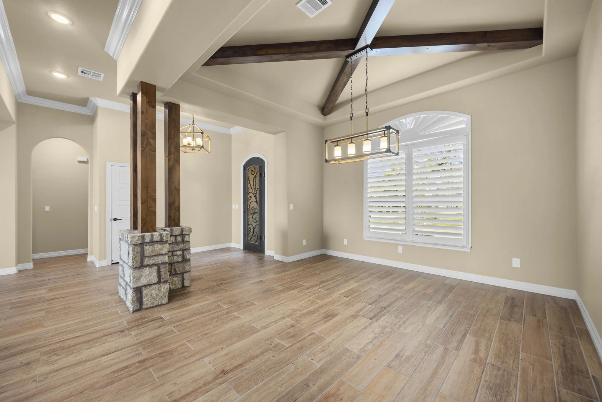 Single Family Residence For Sale in Bell County , 225 Plum Circle, Killeen, Texas 76549, 3 Bedroom, 3 Bathroom, 4 Garage spaces, 2,986 Sqft, built in 2017, mls#21313226, Real Estate Agent in Killeen, Homes For Sale in Bell county, Homes For Sale in Killeen, Realtor in Killeen Texas, Real Estate Brokerage Independent Realty Texas, Luminita Cordes Realtor