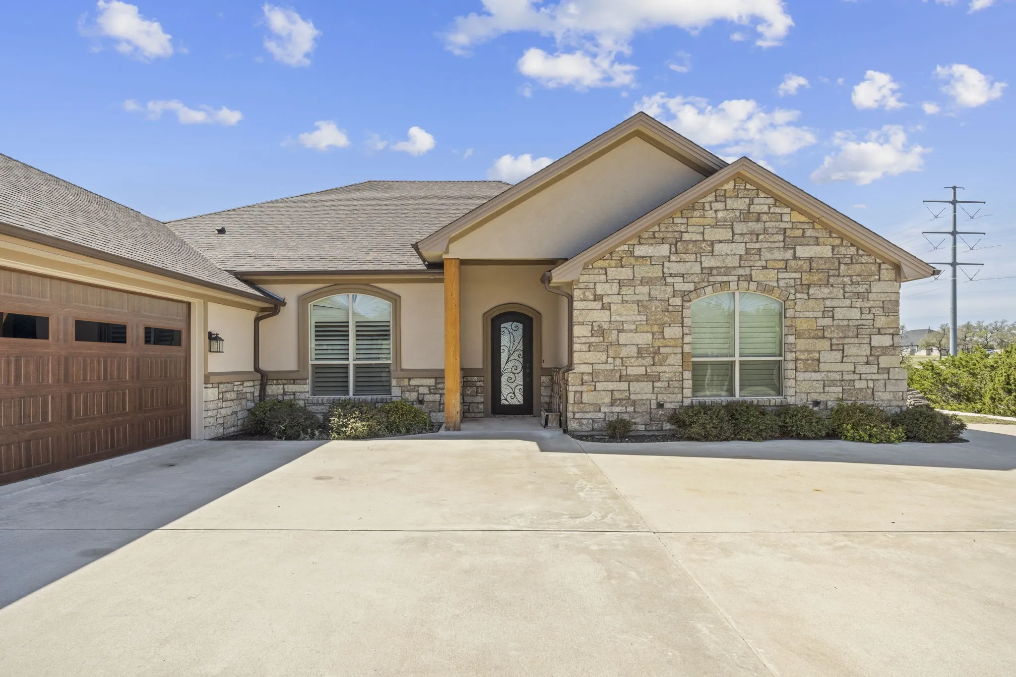 Single Family Residence For Sale in Bell County , 225 Plum Circle, Killeen, Texas 76549, 3 Bedroom, 3 Bathroom, 4 Garage spaces, 2,986 Sqft, built in 2017, mls#21313226, Real Estate Agent in Killeen, Homes For Sale in Bell county, Homes For Sale in Killeen, Realtor in Killeen Texas, Real Estate Brokerage Independent Realty Texas, Luminita Cordes Realtor