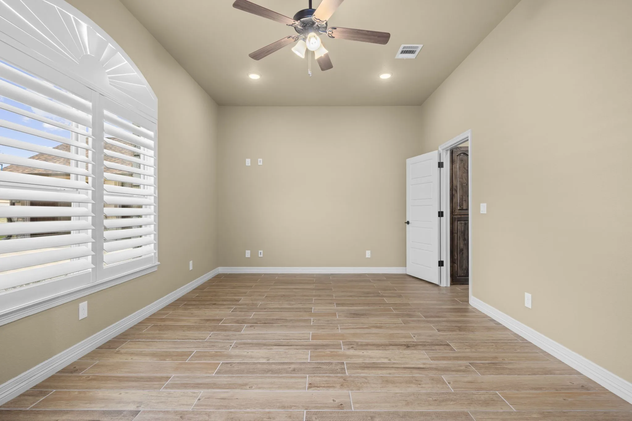 Single Family Residence For Sale in Bell County , 225 Plum Circle, Killeen, Texas 76549, 3 Bedroom, 3 Bathroom, 4 Garage spaces, 2,986 Sqft, built in 2017, mls#21313226, Real Estate Agent in Killeen, Homes For Sale in Bell county, Homes For Sale in Killeen, Realtor in Killeen Texas, Real Estate Brokerage Independent Realty Texas, Luminita Cordes Realtor