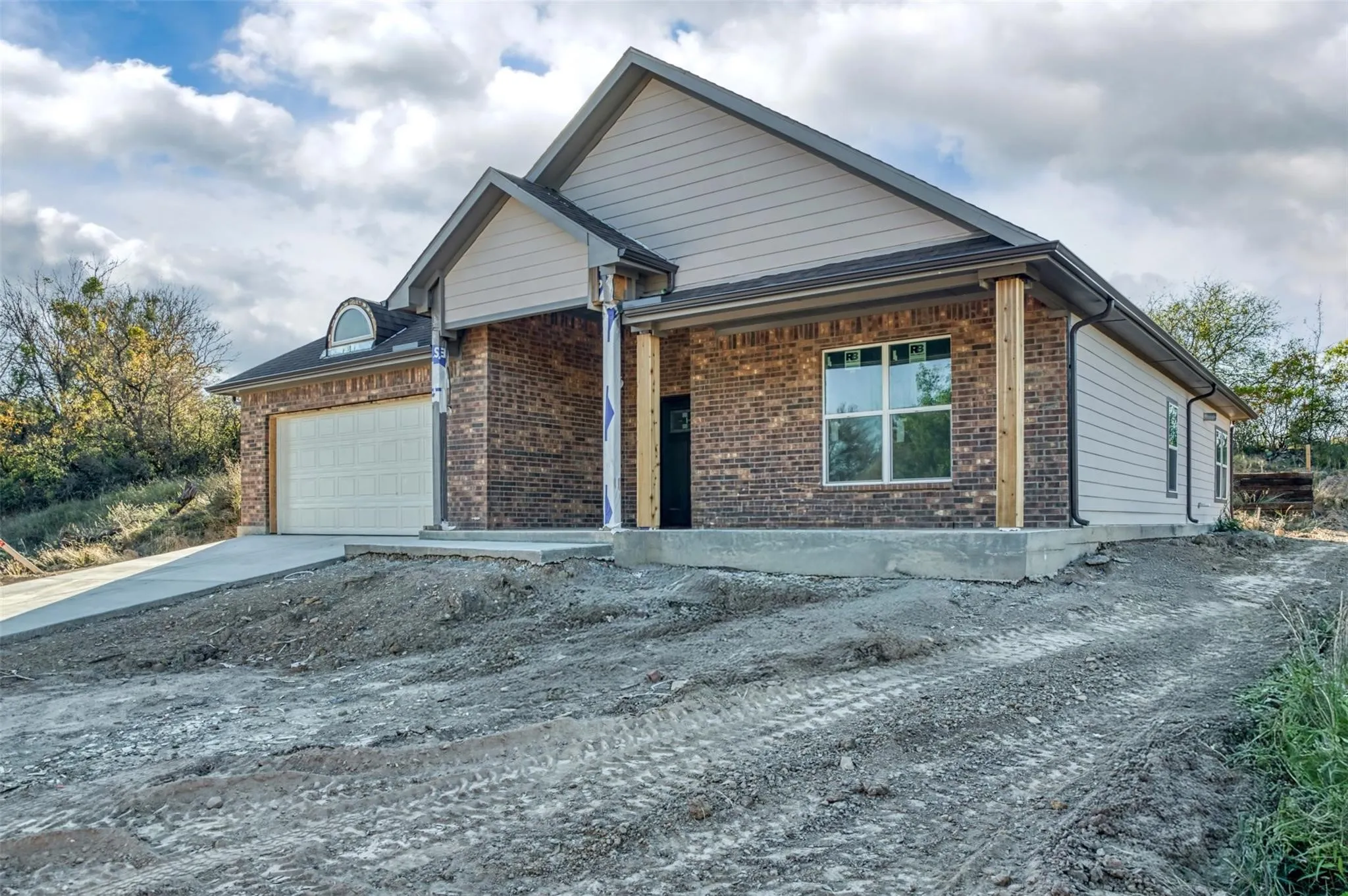 Single Family Residence For Sale in Wise County , 709 Blue Fathom Drive, Runaway Bay, Texas 76426, 3 Bedroom, 2 Bathroom, 2 Garage spaces, 1,850 Sqft, built in 2025, mls#21313123, Real Estate Agent in Runaway Bay, Homes For Sale in Wise county, Homes For Sale in Runaway Bay, Realtor in Runaway Bay Texas, Real Estate Brokerage Independent Realty Texas, Luminita Cordes Realtor