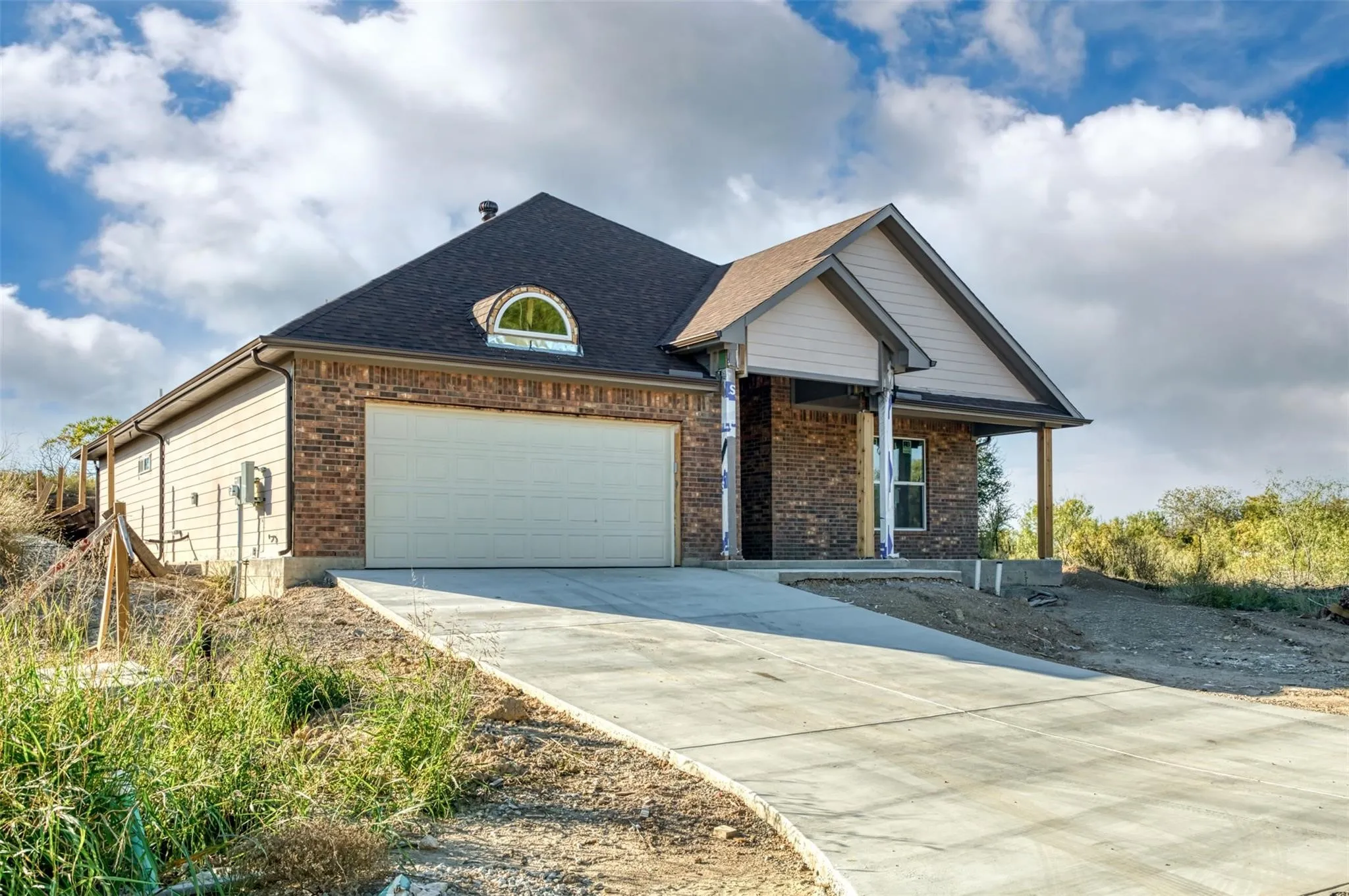 Single Family Residence For Sale in Wise County , 709 Blue Fathom Drive, Runaway Bay, Texas 76426, 3 Bedroom, 2 Bathroom, 2 Garage spaces, 1,850 Sqft, built in 2025, mls#21313123, Real Estate Agent in Runaway Bay, Homes For Sale in Wise county, Homes For Sale in Runaway Bay, Realtor in Runaway Bay Texas, Real Estate Brokerage Independent Realty Texas, Luminita Cordes Realtor
