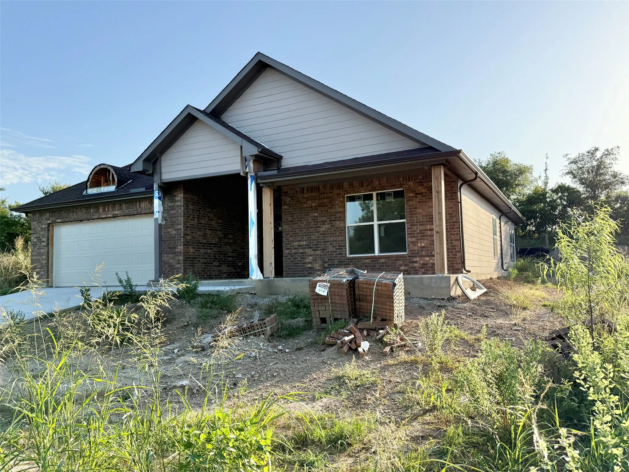 Single Family Residence For Sale in Wise County , 709 Blue Fathom Drive, Runaway Bay, Texas 76426, 3 Bedroom, 2 Bathroom, 2 Garage spaces, 1,850 Sqft, built in 2025, mls#21313123, Real Estate Agent in Runaway Bay, Homes For Sale in Wise county, Homes For Sale in Runaway Bay, Realtor in Runaway Bay Texas, Real Estate Brokerage Independent Realty Texas, Luminita Cordes Realtor