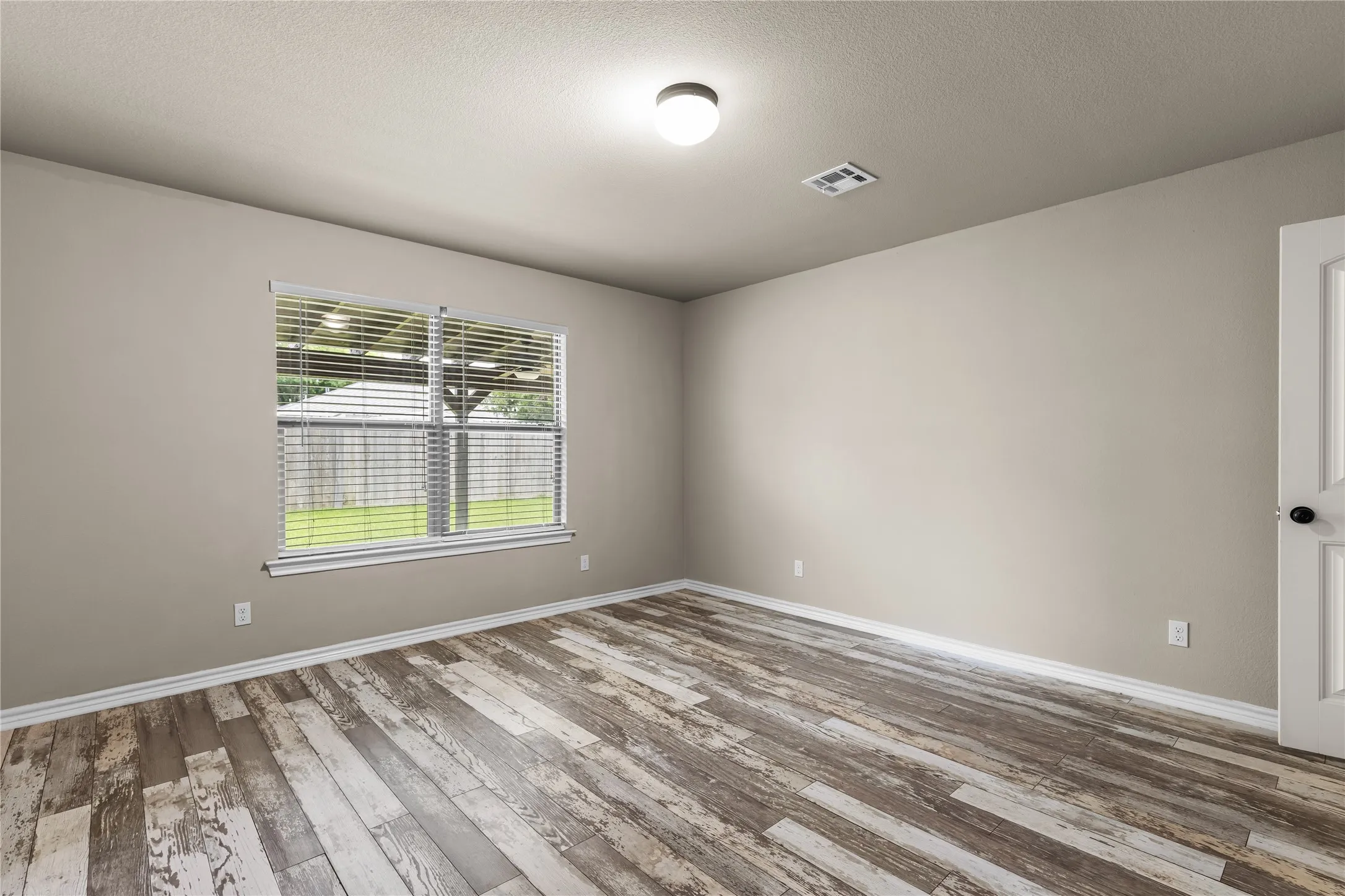 Single Family Residence For Sale in Grayson County , 4204 Quail Run Road, Sherman, Texas 75092, 4 Bedroom, 3 Bathroom, 2 Garage spaces, 2,444 Sqft, built in 2016, mls#21313230, Real Estate Agent in Sherman, Homes For Sale in Grayson county, Homes For Sale in Sherman, Realtor in Sherman Texas, Real Estate Brokerage Independent Realty Texas, Luminita Cordes Realtor