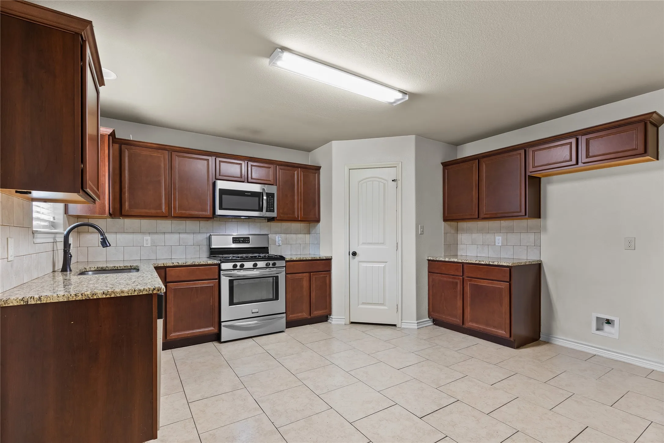 Single Family Residence For Sale in Grayson County , 4204 Quail Run Road, Sherman, Texas 75092, 4 Bedroom, 3 Bathroom, 2 Garage spaces, 2,444 Sqft, built in 2016, mls#21313230, Real Estate Agent in Sherman, Homes For Sale in Grayson county, Homes For Sale in Sherman, Realtor in Sherman Texas, Real Estate Brokerage Independent Realty Texas, Luminita Cordes Realtor