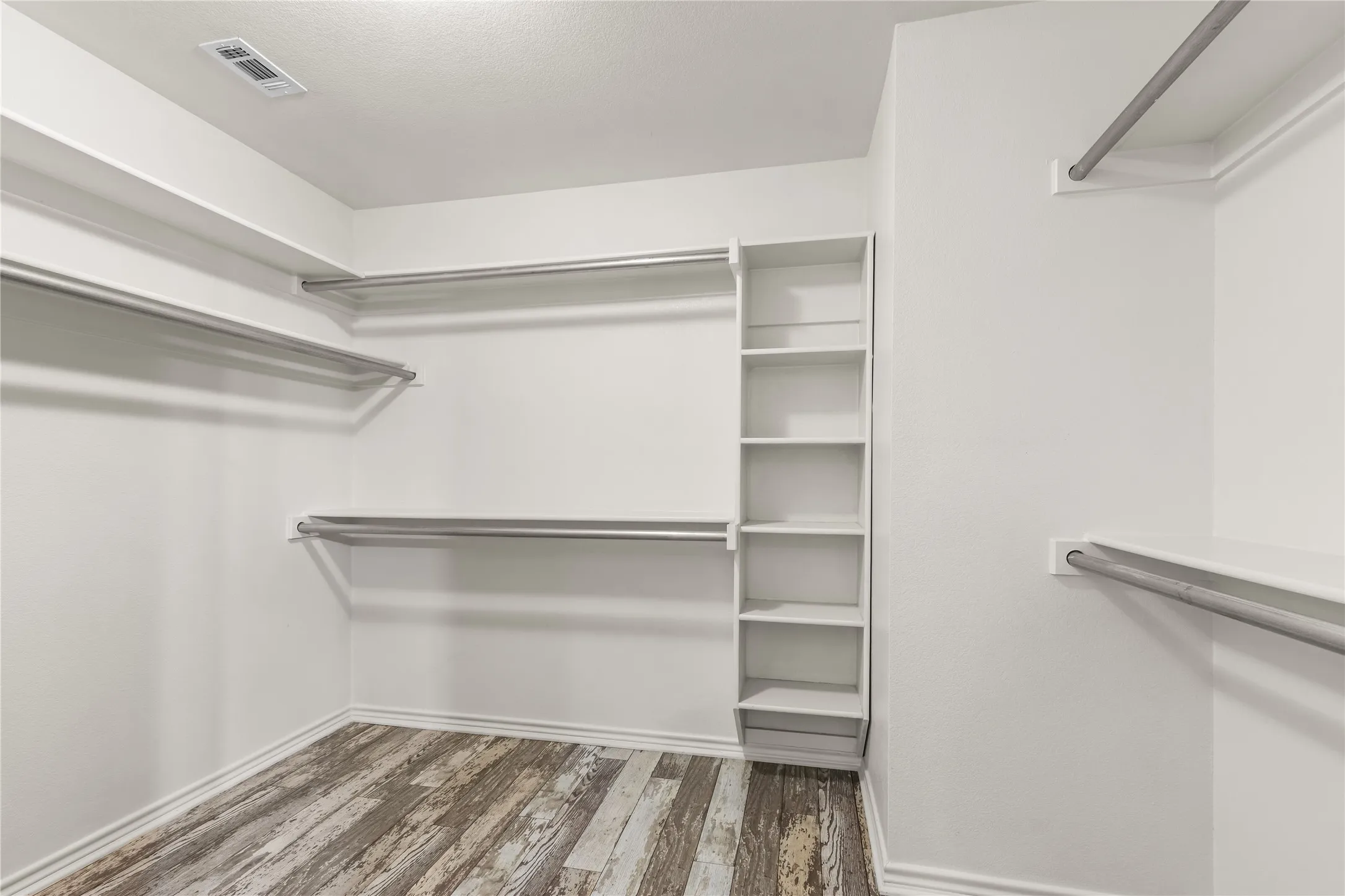 Single Family Residence For Sale in Grayson County , 4204 Quail Run Road, Sherman, Texas 75092, 4 Bedroom, 3 Bathroom, 2 Garage spaces, 2,444 Sqft, built in 2016, mls#21313230, Real Estate Agent in Sherman, Homes For Sale in Grayson county, Homes For Sale in Sherman, Realtor in Sherman Texas, Real Estate Brokerage Independent Realty Texas, Luminita Cordes Realtor