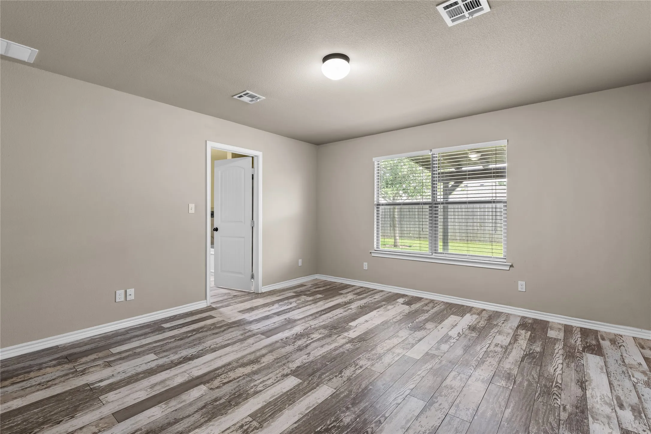 Single Family Residence For Sale in Grayson County , 4204 Quail Run Road, Sherman, Texas 75092, 4 Bedroom, 3 Bathroom, 2 Garage spaces, 2,444 Sqft, built in 2016, mls#21313230, Real Estate Agent in Sherman, Homes For Sale in Grayson county, Homes For Sale in Sherman, Realtor in Sherman Texas, Real Estate Brokerage Independent Realty Texas, Luminita Cordes Realtor