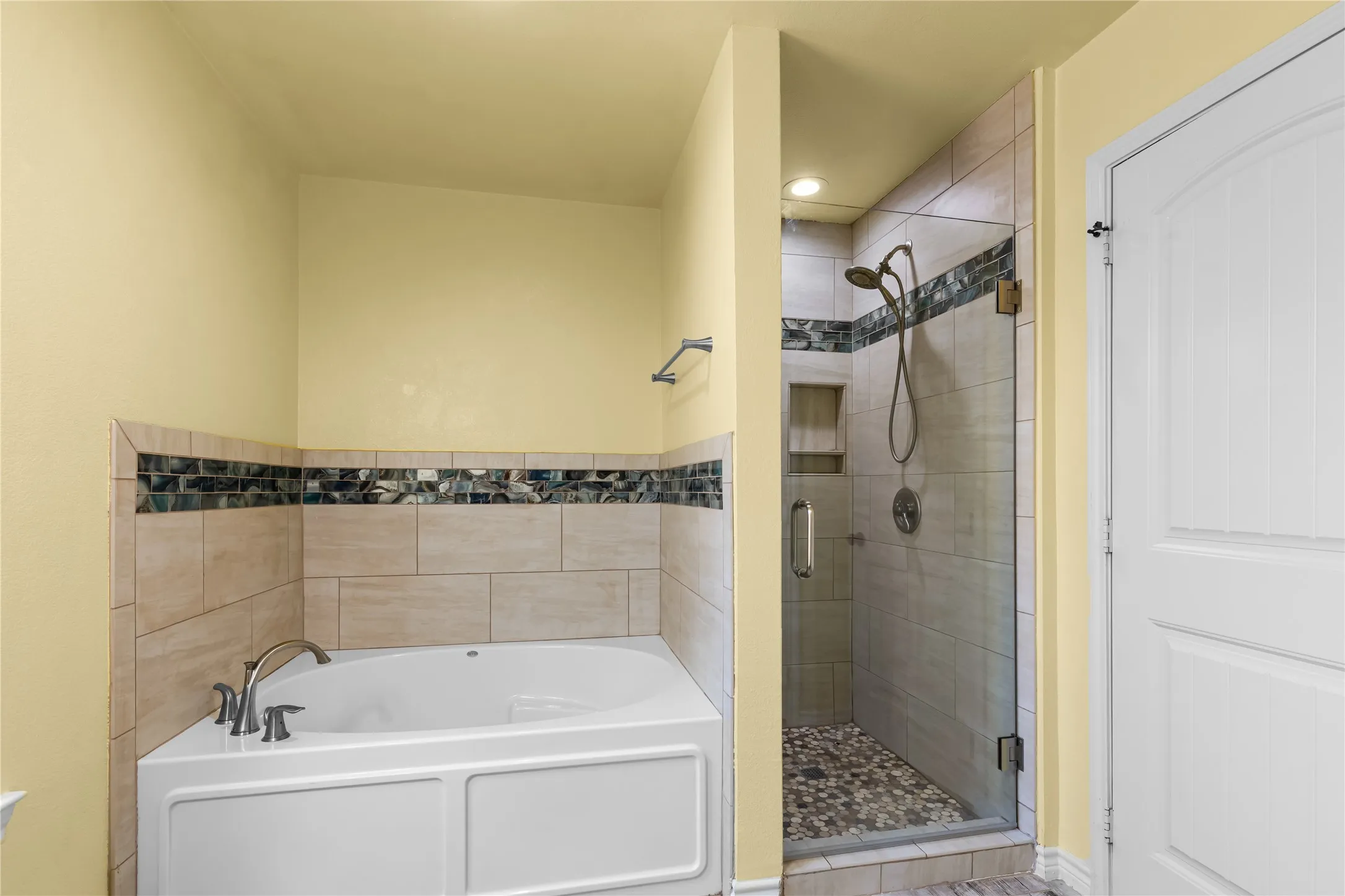 Single Family Residence For Sale in Grayson County , 4204 Quail Run Road, Sherman, Texas 75092, 4 Bedroom, 3 Bathroom, 2 Garage spaces, 2,444 Sqft, built in 2016, mls#21313230, Real Estate Agent in Sherman, Homes For Sale in Grayson county, Homes For Sale in Sherman, Realtor in Sherman Texas, Real Estate Brokerage Independent Realty Texas, Luminita Cordes Realtor