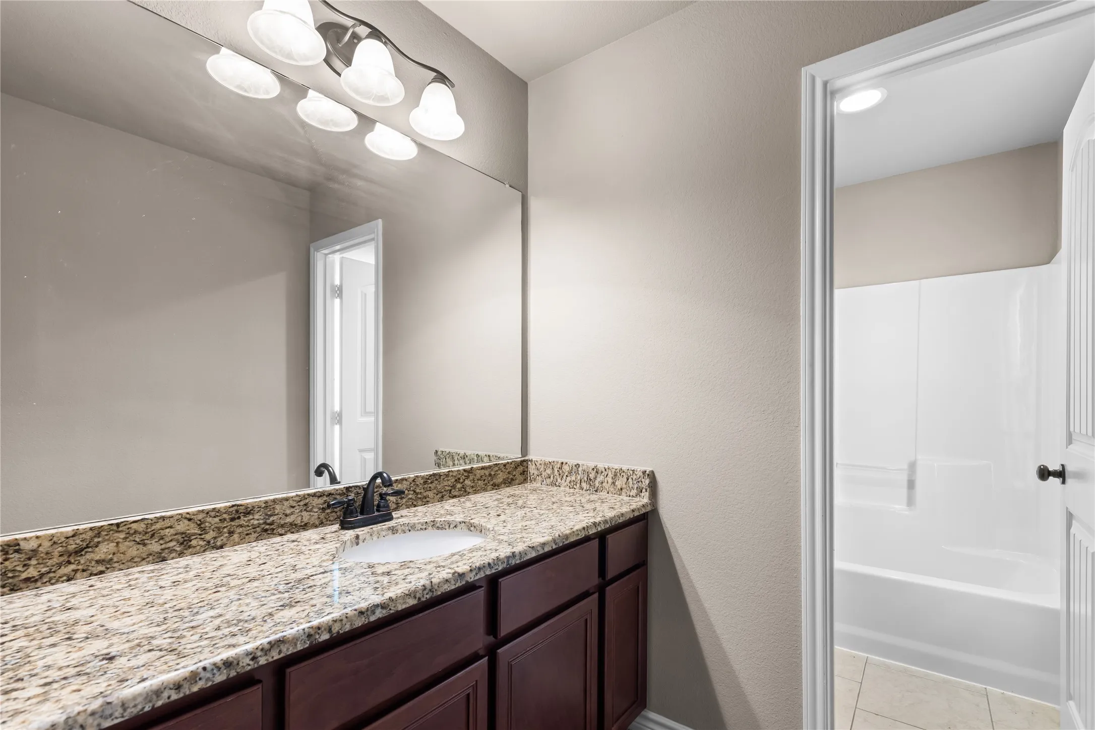 Single Family Residence For Sale in Grayson County , 4204 Quail Run Road, Sherman, Texas 75092, 4 Bedroom, 3 Bathroom, 2 Garage spaces, 2,444 Sqft, built in 2016, mls#21313230, Real Estate Agent in Sherman, Homes For Sale in Grayson county, Homes For Sale in Sherman, Realtor in Sherman Texas, Real Estate Brokerage Independent Realty Texas, Luminita Cordes Realtor