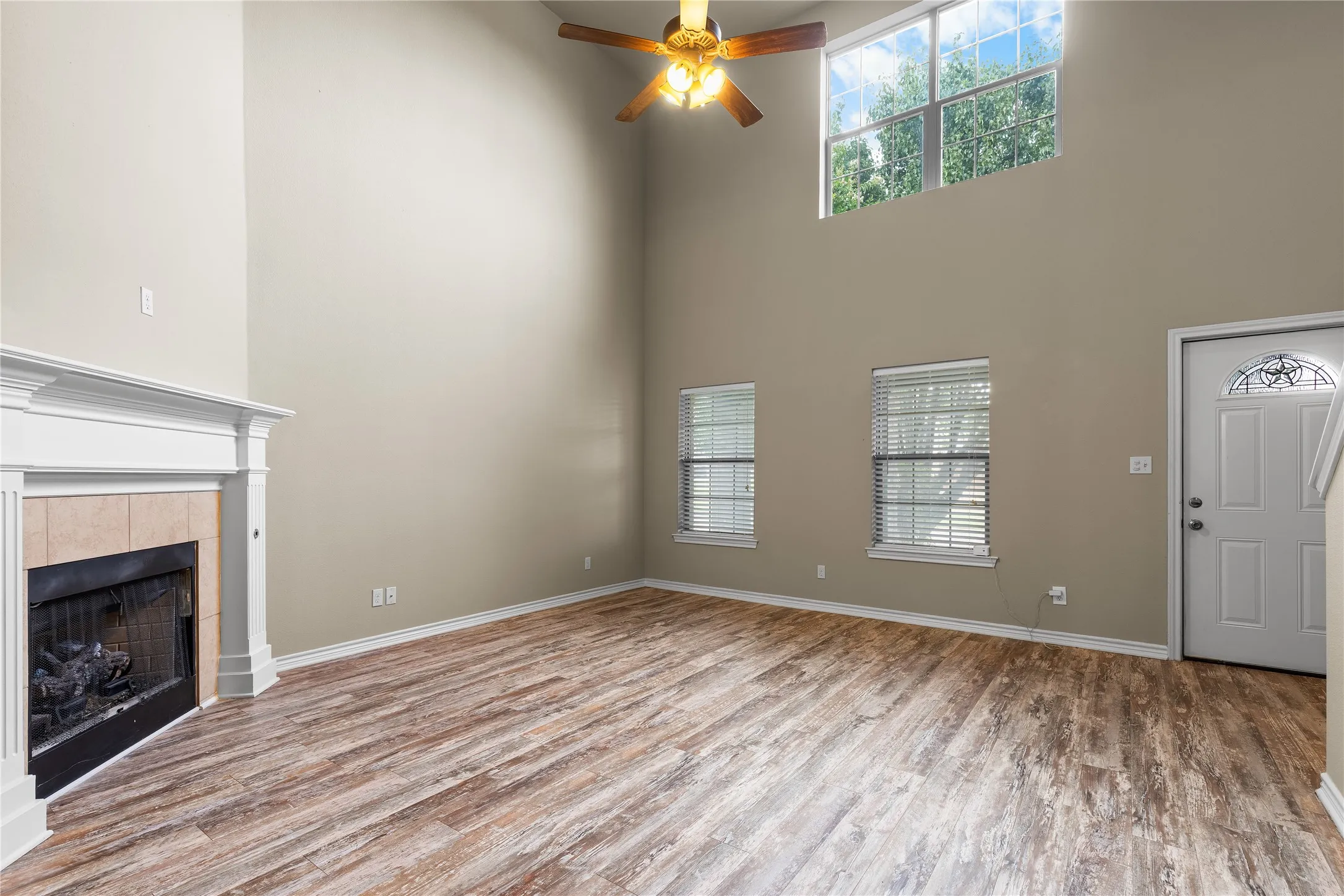 Single Family Residence For Sale in Grayson County , 4204 Quail Run Road, Sherman, Texas 75092, 4 Bedroom, 3 Bathroom, 2 Garage spaces, 2,444 Sqft, built in 2016, mls#21313230, Real Estate Agent in Sherman, Homes For Sale in Grayson county, Homes For Sale in Sherman, Realtor in Sherman Texas, Real Estate Brokerage Independent Realty Texas, Luminita Cordes Realtor