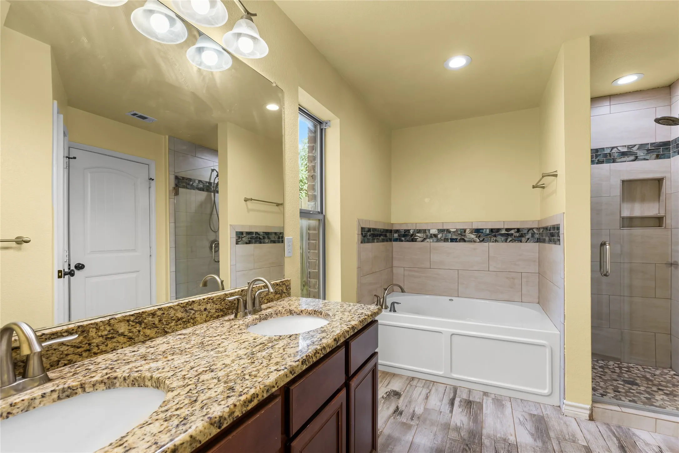 Single Family Residence For Sale in Grayson County , 4204 Quail Run Road, Sherman, Texas 75092, 4 Bedroom, 3 Bathroom, 2 Garage spaces, 2,444 Sqft, built in 2016, mls#21313230, Real Estate Agent in Sherman, Homes For Sale in Grayson county, Homes For Sale in Sherman, Realtor in Sherman Texas, Real Estate Brokerage Independent Realty Texas, Luminita Cordes Realtor