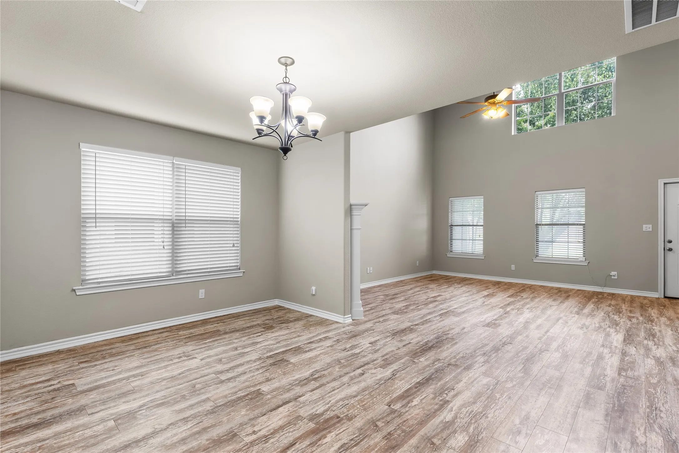 Single Family Residence For Sale in Grayson County , 4204 Quail Run Road, Sherman, Texas 75092, 4 Bedroom, 3 Bathroom, 2 Garage spaces, 2,444 Sqft, built in 2016, mls#21313230, Real Estate Agent in Sherman, Homes For Sale in Grayson county, Homes For Sale in Sherman, Realtor in Sherman Texas, Real Estate Brokerage Independent Realty Texas, Luminita Cordes Realtor