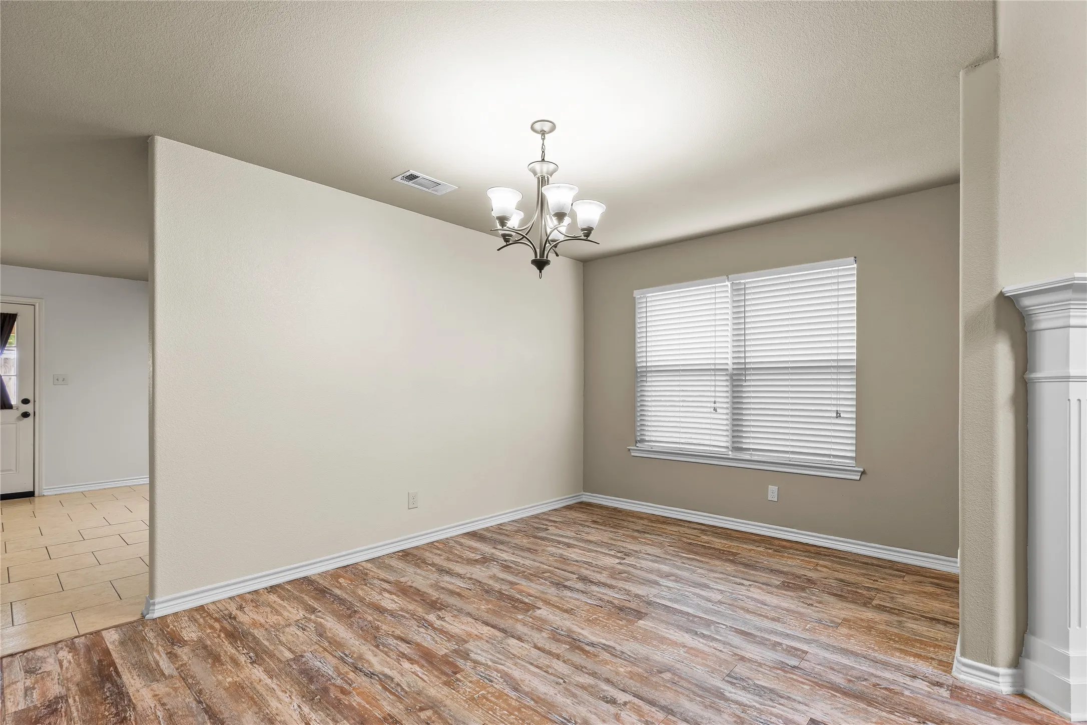 Single Family Residence For Sale in Grayson County , 4204 Quail Run Road, Sherman, Texas 75092, 4 Bedroom, 3 Bathroom, 2 Garage spaces, 2,444 Sqft, built in 2016, mls#21313230, Real Estate Agent in Sherman, Homes For Sale in Grayson county, Homes For Sale in Sherman, Realtor in Sherman Texas, Real Estate Brokerage Independent Realty Texas, Luminita Cordes Realtor
