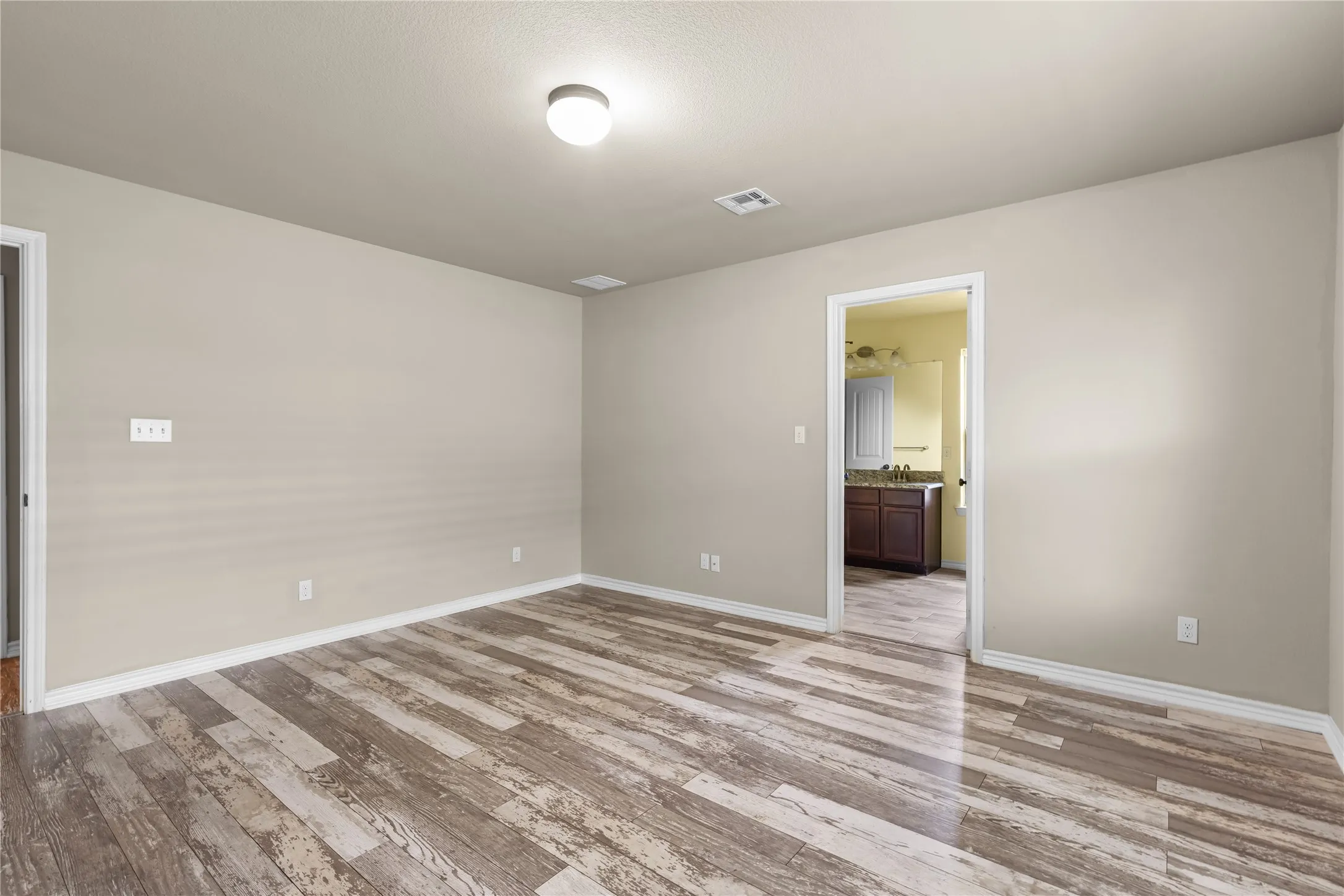 Single Family Residence For Sale in Grayson County , 4204 Quail Run Road, Sherman, Texas 75092, 4 Bedroom, 3 Bathroom, 2 Garage spaces, 2,444 Sqft, built in 2016, mls#21313230, Real Estate Agent in Sherman, Homes For Sale in Grayson county, Homes For Sale in Sherman, Realtor in Sherman Texas, Real Estate Brokerage Independent Realty Texas, Luminita Cordes Realtor