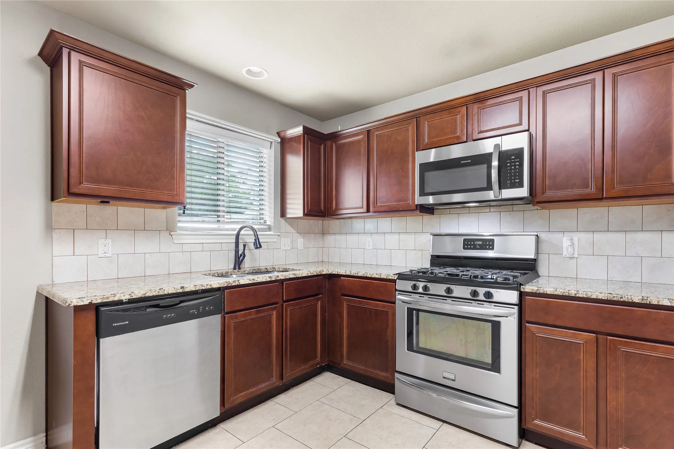 Single Family Residence For Sale in Grayson County , 4204 Quail Run Road, Sherman, Texas 75092, 4 Bedroom, 3 Bathroom, 2 Garage spaces, 2,444 Sqft, built in 2016, mls#21313230, Real Estate Agent in Sherman, Homes For Sale in Grayson county, Homes For Sale in Sherman, Realtor in Sherman Texas, Real Estate Brokerage Independent Realty Texas, Luminita Cordes Realtor