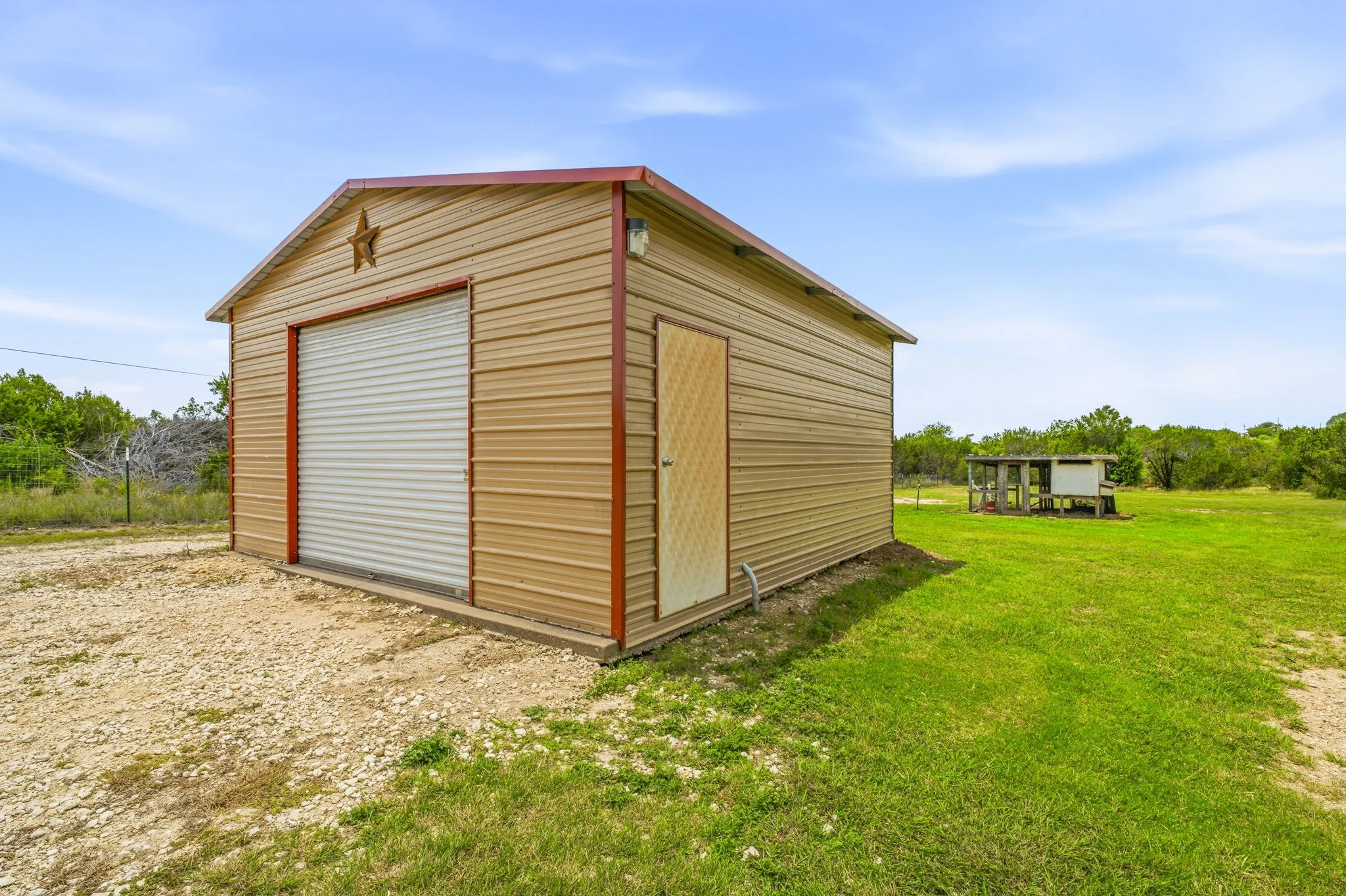 Single Family Residence For Sale in Erath County , 1470 Private Road 701, Stephenville, Texas 76401, 2 Bedroom, 1 Bathroom, Garage spaces, 1,290 Sqft, built in 2010, mls#21311618, Real Estate Agent in Stephenville, Homes For Sale in Erath county, Homes For Sale in Stephenville, Realtor in Stephenville Texas, Real Estate Brokerage Independent Realty Texas, Luminita Cordes Realtor