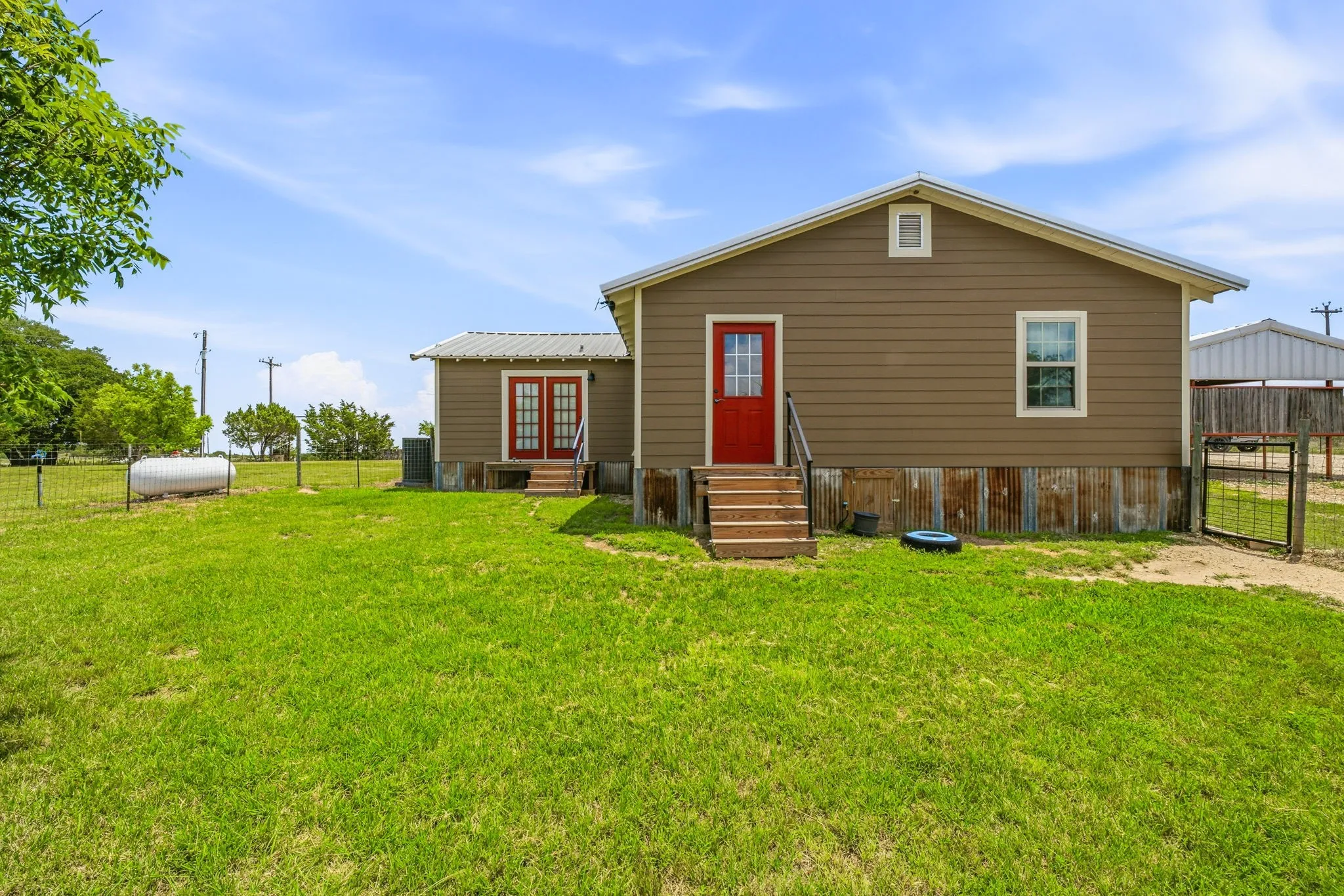 Single Family Residence For Sale in Erath County , 1470 Private Road 701, Stephenville, Texas 76401, 2 Bedroom, 1 Bathroom, Garage spaces, 1,290 Sqft, built in 2010, mls#21311618, Real Estate Agent in Stephenville, Homes For Sale in Erath county, Homes For Sale in Stephenville, Realtor in Stephenville Texas, Real Estate Brokerage Independent Realty Texas, Luminita Cordes Realtor