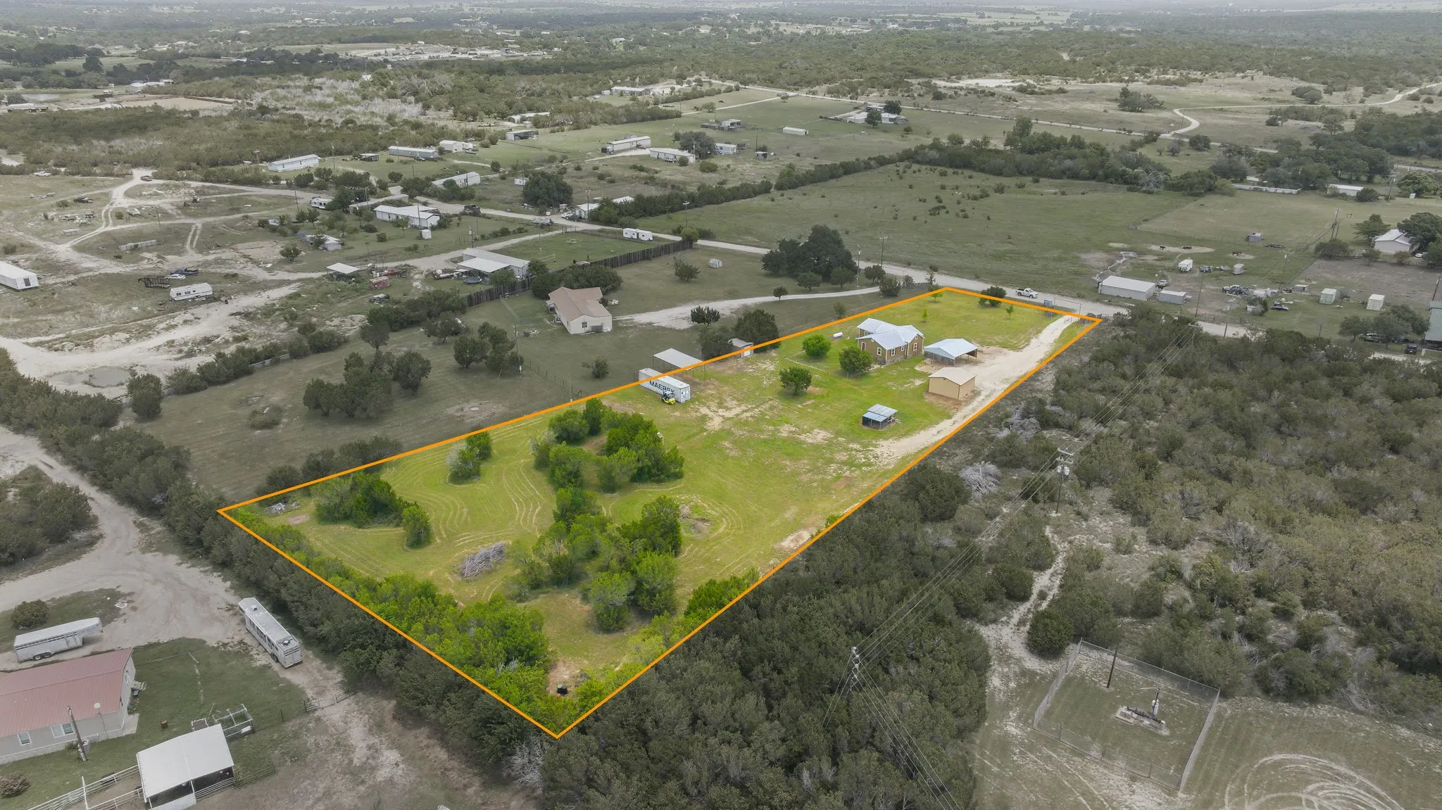 Single Family Residence For Sale in Erath County , 1470 Private Road 701, Stephenville, Texas 76401, 2 Bedroom, 1 Bathroom, Garage spaces, 1,290 Sqft, built in 2010, mls#21311618, Real Estate Agent in Stephenville, Homes For Sale in Erath county, Homes For Sale in Stephenville, Realtor in Stephenville Texas, Real Estate Brokerage Independent Realty Texas, Luminita Cordes Realtor