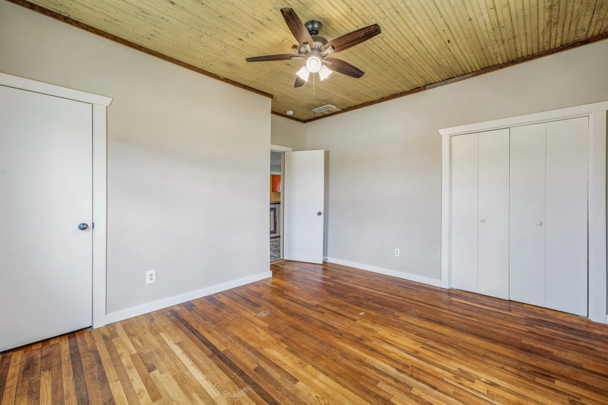Single Family Residence For Sale in Erath County , 1470 Private Road 701, Stephenville, Texas 76401, 2 Bedroom, 1 Bathroom, Garage spaces, 1,290 Sqft, built in 2010, mls#21311618, Real Estate Agent in Stephenville, Homes For Sale in Erath county, Homes For Sale in Stephenville, Realtor in Stephenville Texas, Real Estate Brokerage Independent Realty Texas, Luminita Cordes Realtor