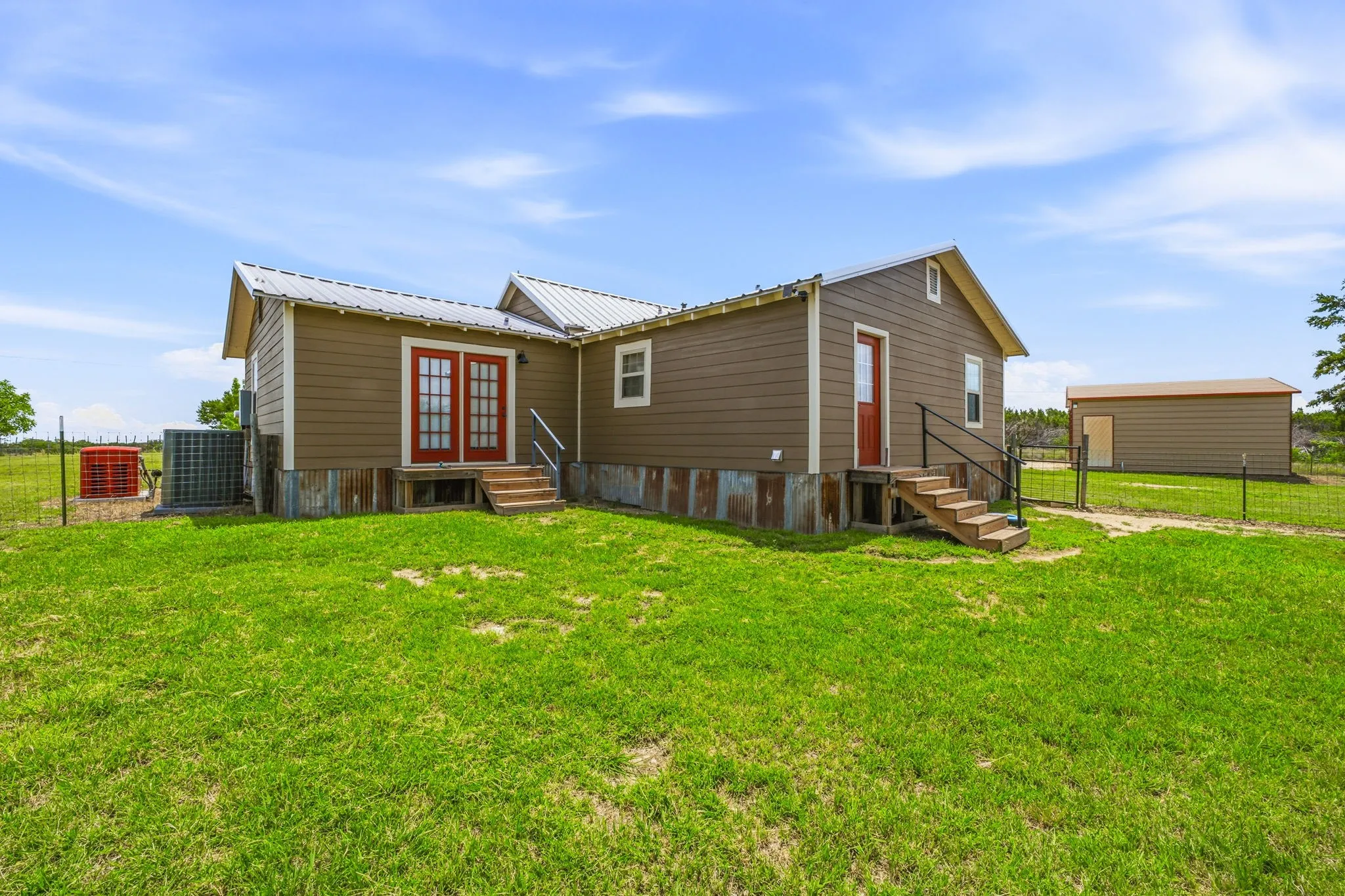 Single Family Residence For Sale in Erath County , 1470 Private Road 701, Stephenville, Texas 76401, 2 Bedroom, 1 Bathroom, Garage spaces, 1,290 Sqft, built in 2010, mls#21311618, Real Estate Agent in Stephenville, Homes For Sale in Erath county, Homes For Sale in Stephenville, Realtor in Stephenville Texas, Real Estate Brokerage Independent Realty Texas, Luminita Cordes Realtor