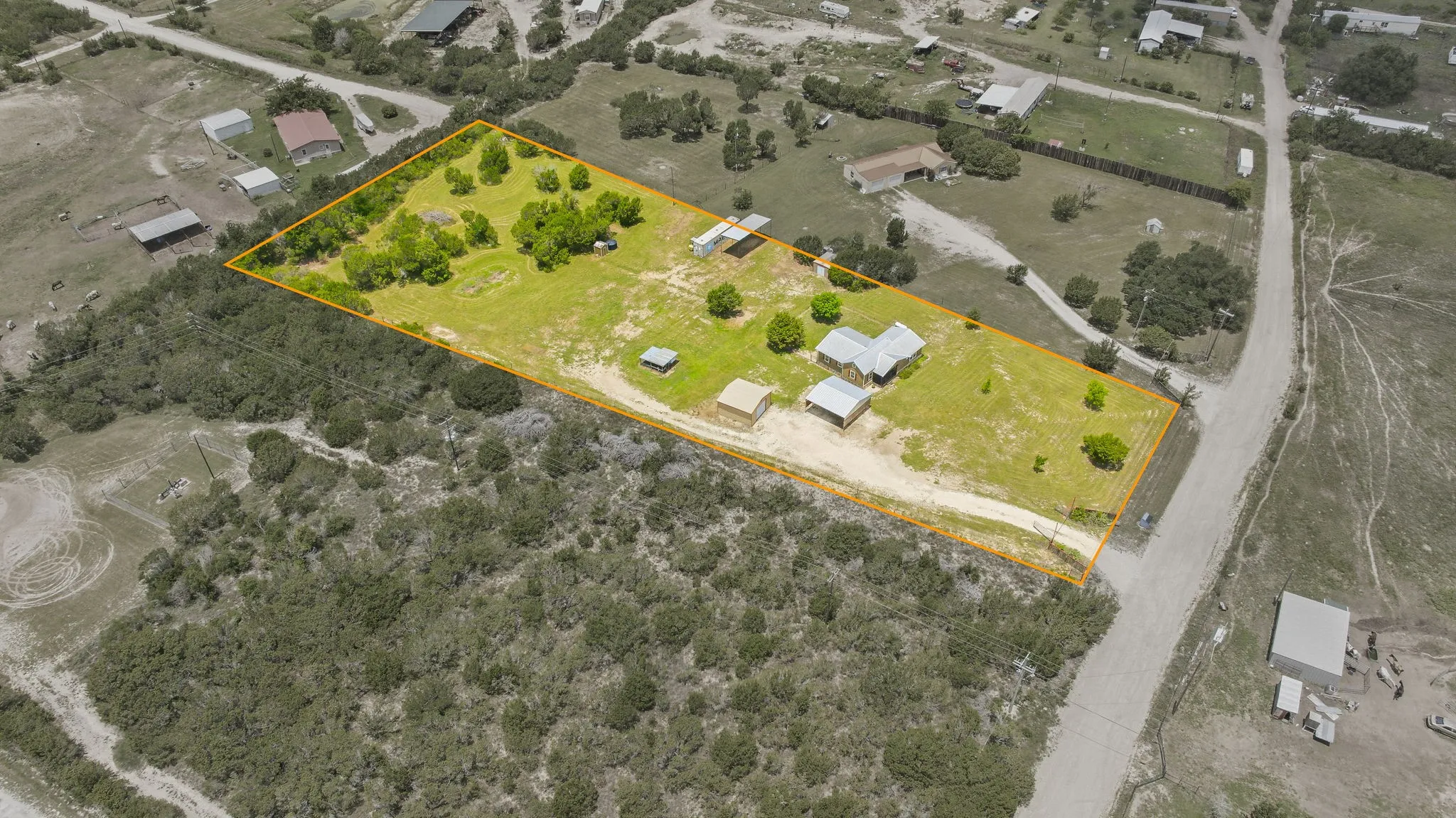 Single Family Residence For Sale in Erath County , 1470 Private Road 701, Stephenville, Texas 76401, 2 Bedroom, 1 Bathroom, Garage spaces, 1,290 Sqft, built in 2010, mls#21311618, Real Estate Agent in Stephenville, Homes For Sale in Erath county, Homes For Sale in Stephenville, Realtor in Stephenville Texas, Real Estate Brokerage Independent Realty Texas, Luminita Cordes Realtor
