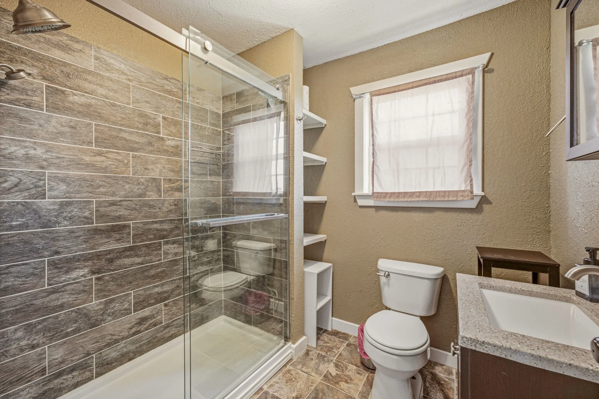 Single Family Residence For Sale in Erath County , 1470 Private Road 701, Stephenville, Texas 76401, 2 Bedroom, 1 Bathroom, Garage spaces, 1,290 Sqft, built in 2010, mls#21311618, Real Estate Agent in Stephenville, Homes For Sale in Erath county, Homes For Sale in Stephenville, Realtor in Stephenville Texas, Real Estate Brokerage Independent Realty Texas, Luminita Cordes Realtor