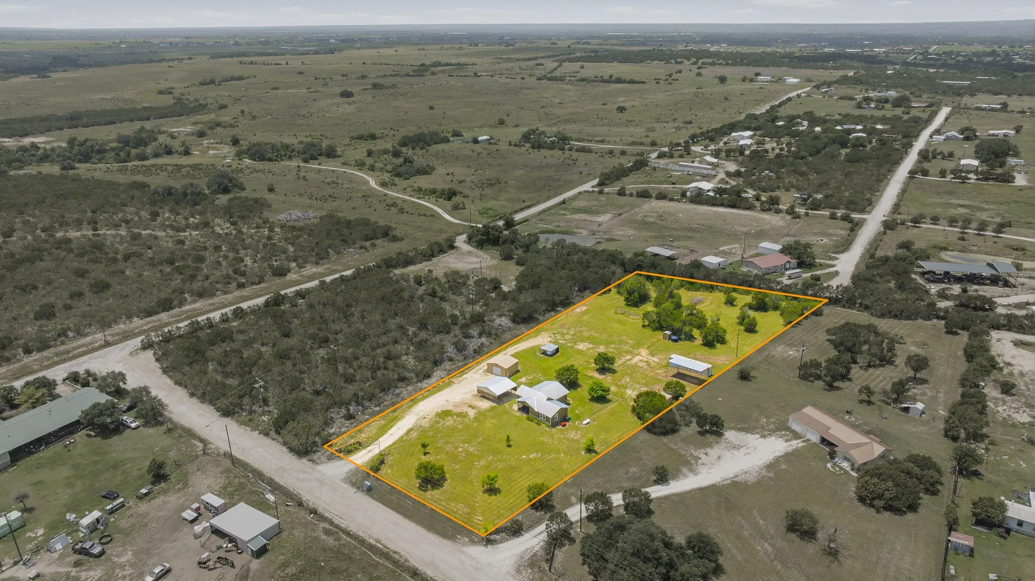 Single Family Residence For Sale in Erath County , 1470 Private Road 701, Stephenville, Texas 76401, 2 Bedroom, 1 Bathroom, Garage spaces, 1,290 Sqft, built in 2010, mls#21311618, Real Estate Agent in Stephenville, Homes For Sale in Erath county, Homes For Sale in Stephenville, Realtor in Stephenville Texas, Real Estate Brokerage Independent Realty Texas, Luminita Cordes Realtor