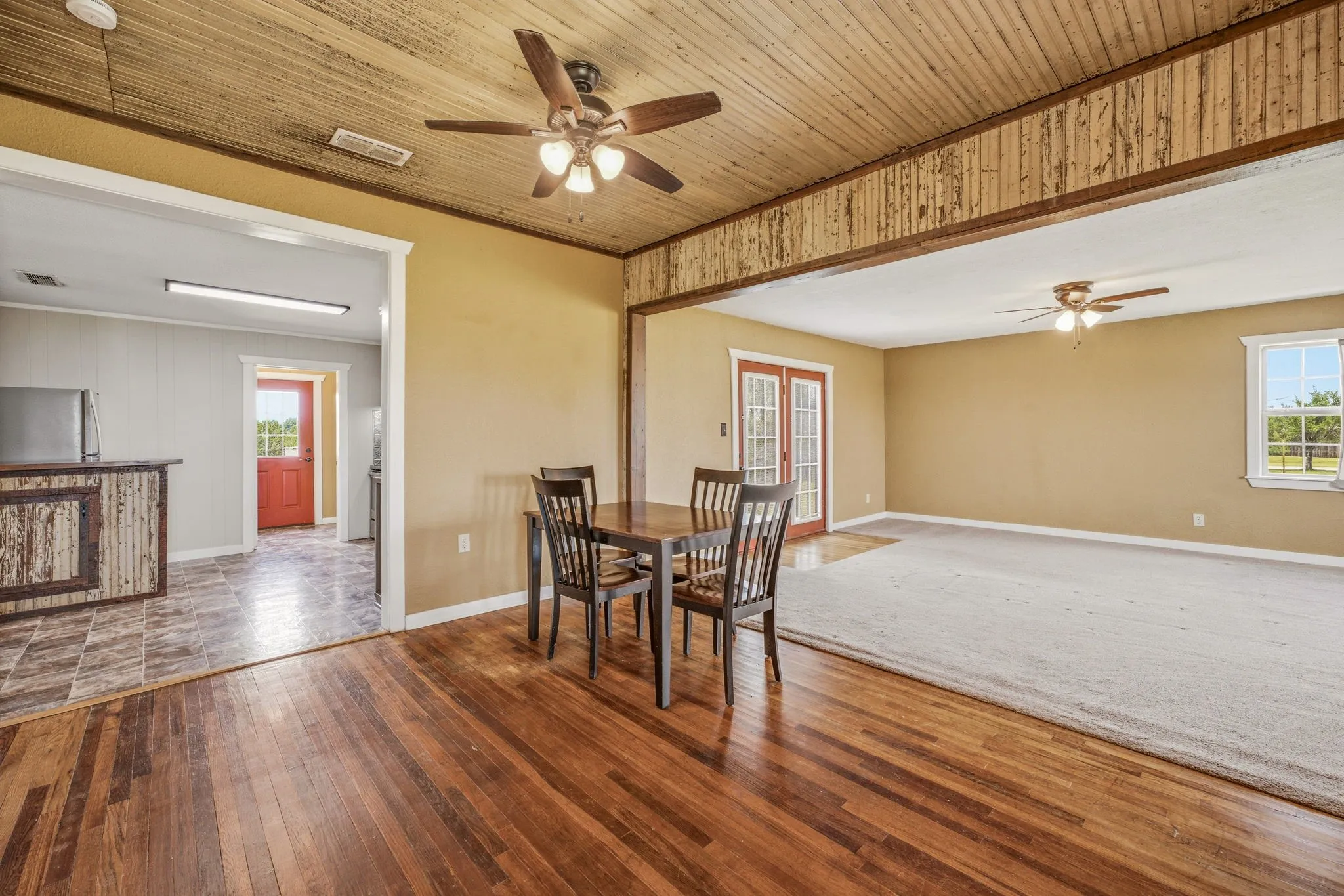 Single Family Residence For Sale in Erath County , 1470 Private Road 701, Stephenville, Texas 76401, 2 Bedroom, 1 Bathroom, Garage spaces, 1,290 Sqft, built in 2010, mls#21311618, Real Estate Agent in Stephenville, Homes For Sale in Erath county, Homes For Sale in Stephenville, Realtor in Stephenville Texas, Real Estate Brokerage Independent Realty Texas, Luminita Cordes Realtor