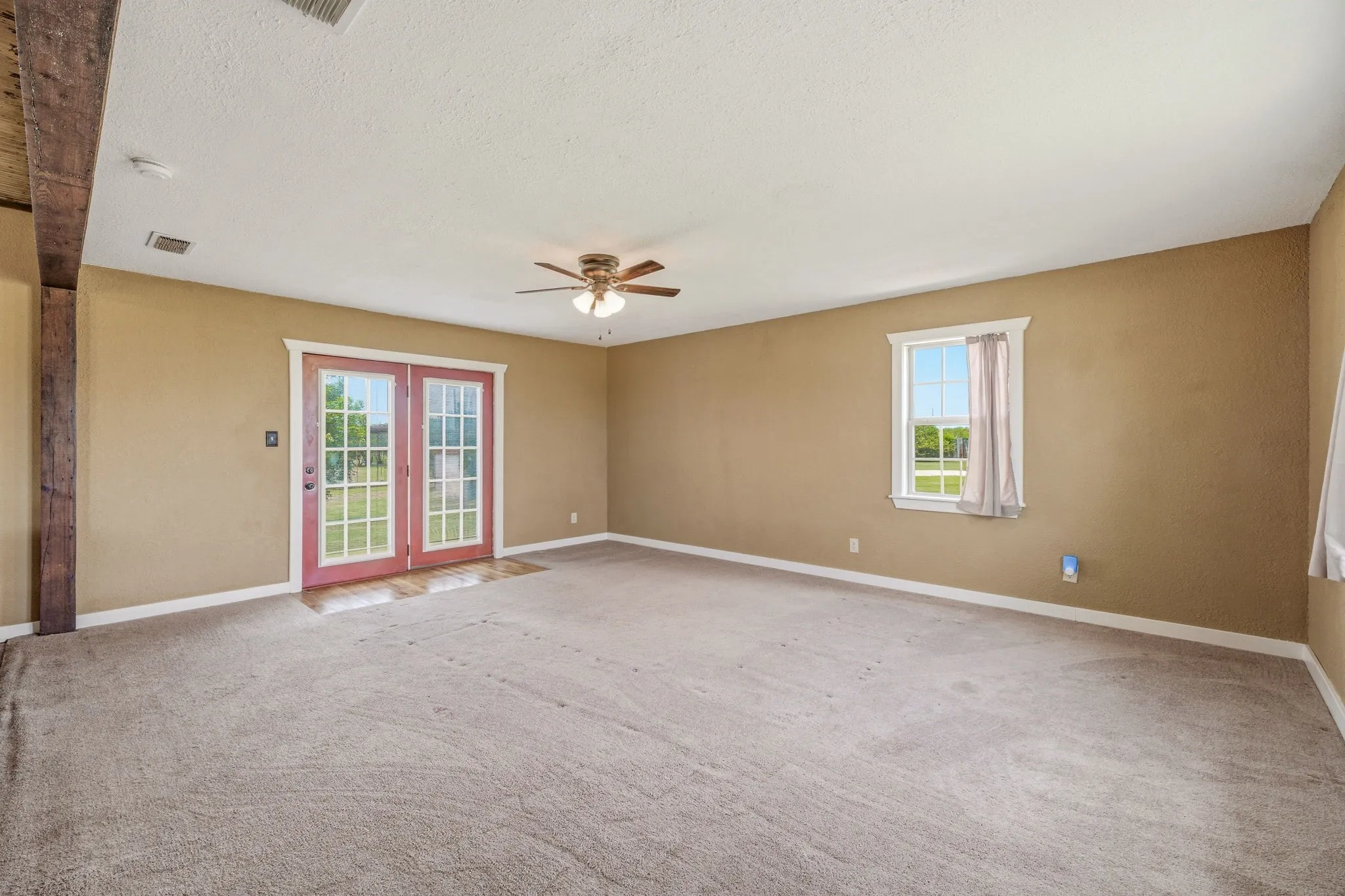 Single Family Residence For Sale in Erath County , 1470 Private Road 701, Stephenville, Texas 76401, 2 Bedroom, 1 Bathroom, Garage spaces, 1,290 Sqft, built in 2010, mls#21311618, Real Estate Agent in Stephenville, Homes For Sale in Erath county, Homes For Sale in Stephenville, Realtor in Stephenville Texas, Real Estate Brokerage Independent Realty Texas, Luminita Cordes Realtor