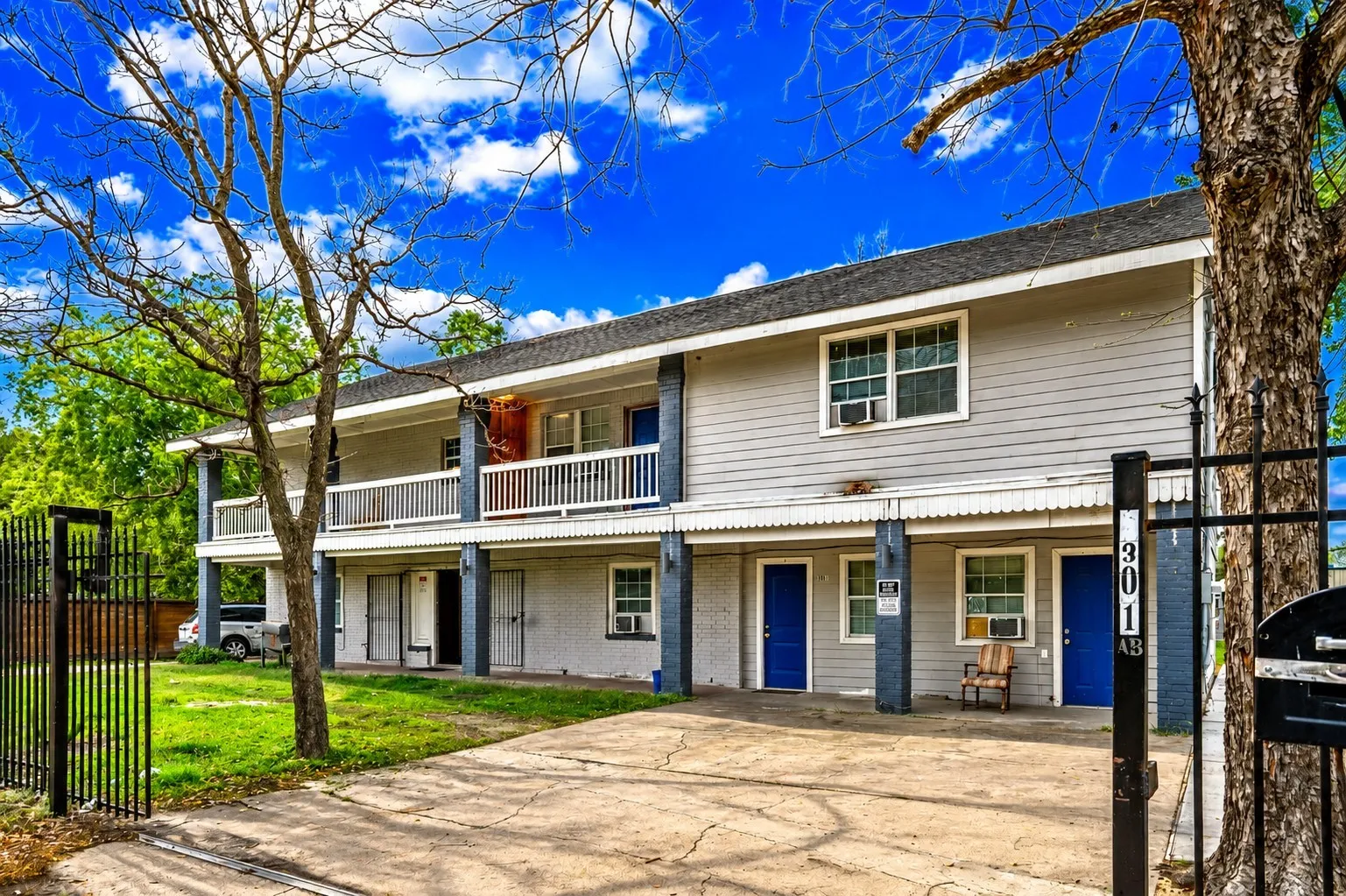 Apartment For Sale in Harris County , 5301 Collingsworth, Houston, Texas 77026, 0, 0, Garage spaces, 0 Sqft, built in 1979, Price $850,000, mls#21313238, Real Estate Agent in Houston, Homes For Sale in Harris county, Homes For Sale in Houston, Realtor in Houston Texas, Real Estate Brokerage Independent Realty Texas, Luminita Cordes Realtor