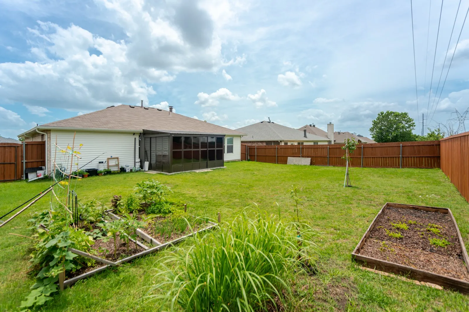 Single Family Residence For Sale in Dallas County , 3405 Ashwood Lane, Sachse, Texas 75048, 3 Bedroom, 2 Bathroom, 2 Garage spaces, 1,739 Sqft, built in 2000, mls#21313240, Real Estate Agent in Sachse, Homes For Sale in Dallas county, Homes For Sale in Sachse, Realtor in Sachse Texas, Real Estate Brokerage Independent Realty Texas, Luminita Cordes Realtor