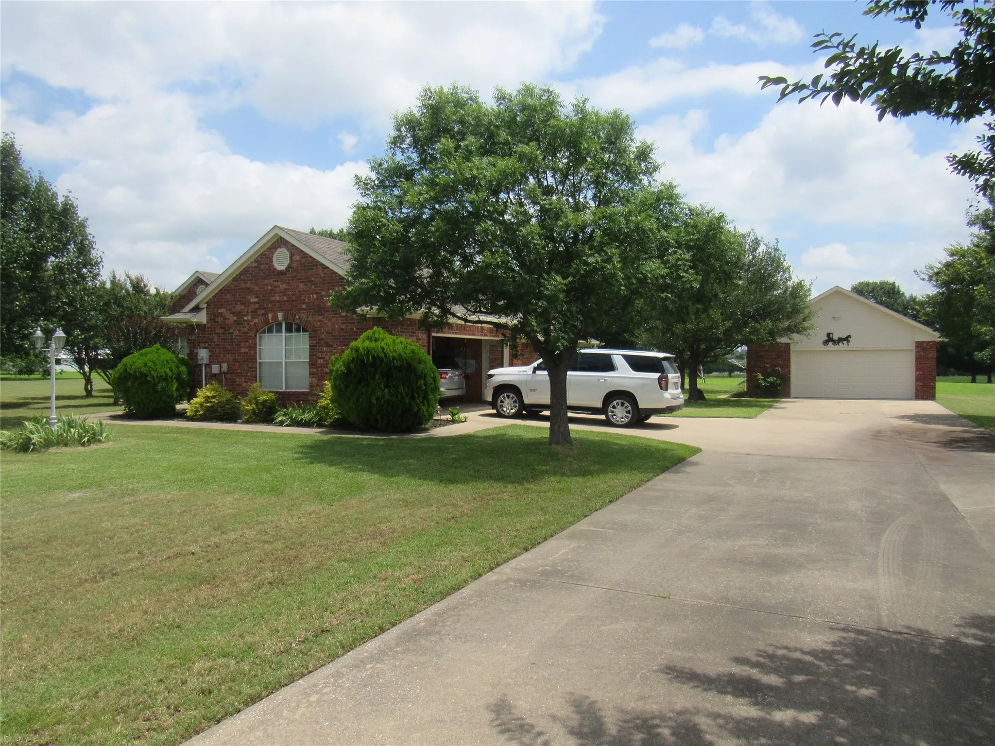 Single Family Residence For Sale in Cooke County , 404 County Road 260, Gainesville, Texas 76240, 3 Bedroom, 3 Bathroom, 4 Garage spaces, 2,751 Sqft, built in 1998, mls#21308806, Real Estate Agent in Gainesville, Homes For Sale in Cooke county, Homes For Sale in Gainesville, Realtor in Gainesville Texas, Real Estate Brokerage Independent Realty Texas, Luminita Cordes Realtor