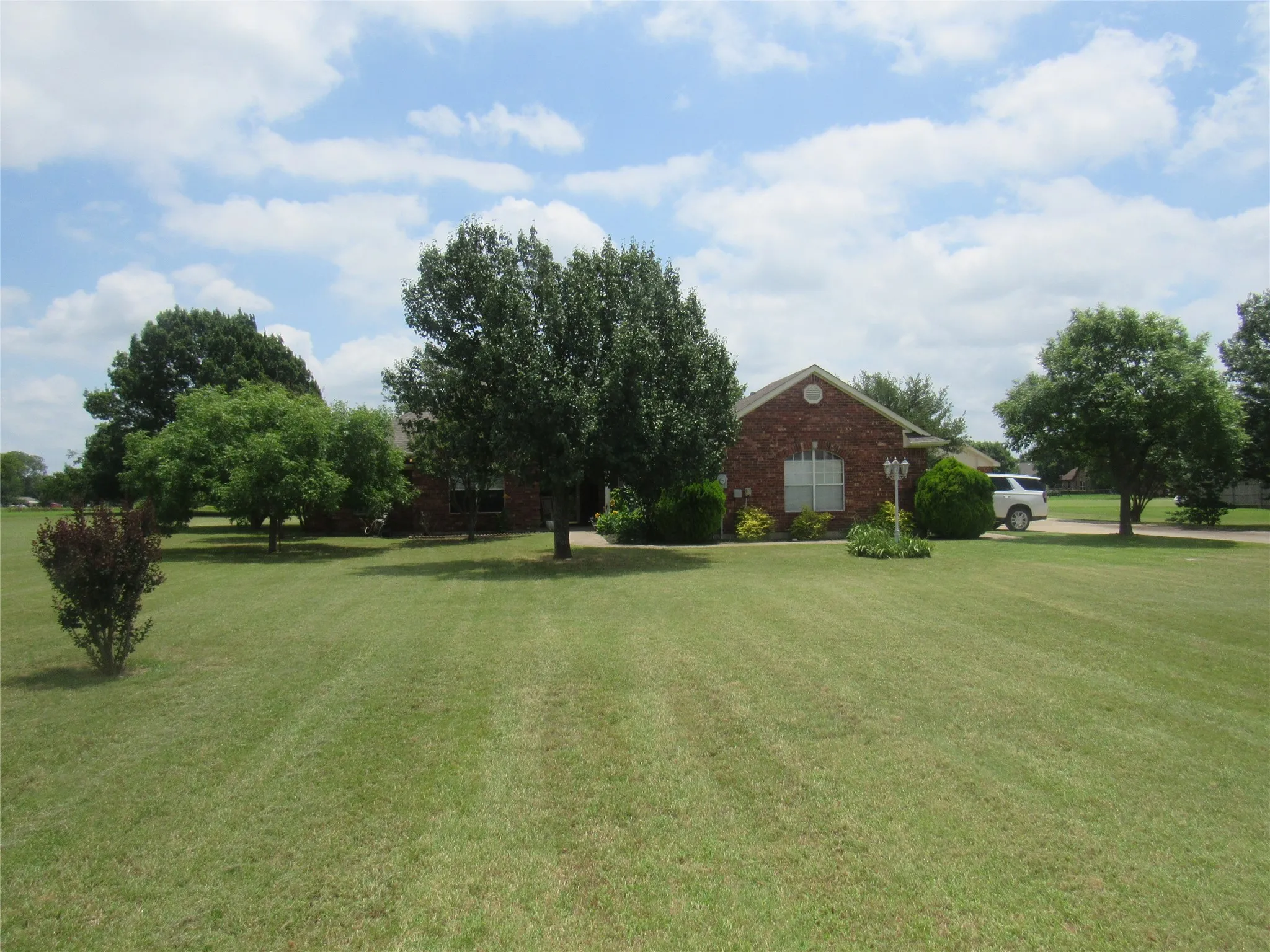 Single Family Residence For Sale in Cooke County , 404 County Road 260, Gainesville, Texas 76240, 3 Bedroom, 3 Bathroom, 4 Garage spaces, 2,751 Sqft, built in 1998, mls#21308806, Real Estate Agent in Gainesville, Homes For Sale in Cooke county, Homes For Sale in Gainesville, Realtor in Gainesville Texas, Real Estate Brokerage Independent Realty Texas, Luminita Cordes Realtor