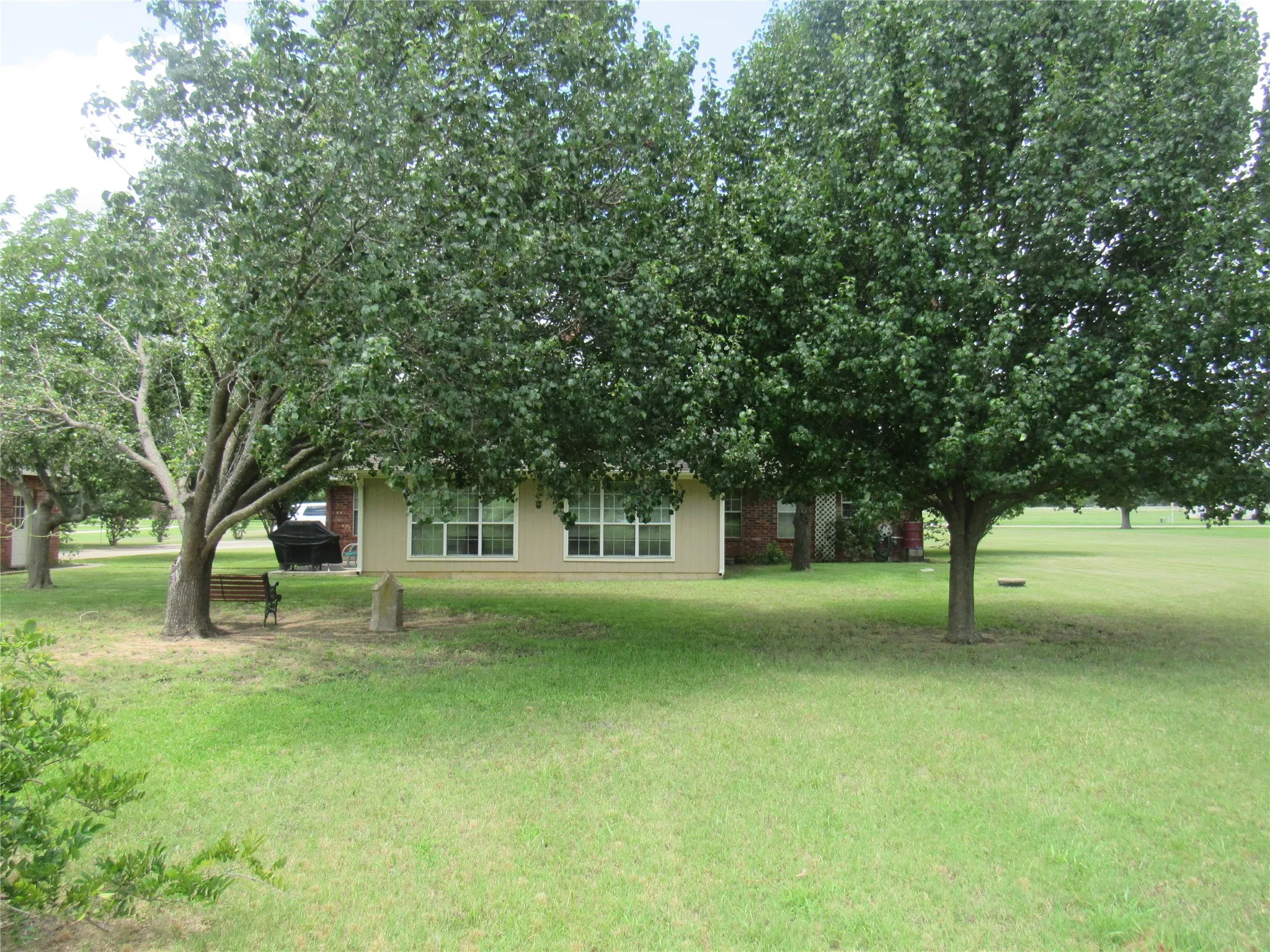 Single Family Residence For Sale in Cooke County , 404 County Road 260, Gainesville, Texas 76240, 3 Bedroom, 3 Bathroom, 4 Garage spaces, 2,751 Sqft, built in 1998, mls#21308806, Real Estate Agent in Gainesville, Homes For Sale in Cooke county, Homes For Sale in Gainesville, Realtor in Gainesville Texas, Real Estate Brokerage Independent Realty Texas, Luminita Cordes Realtor