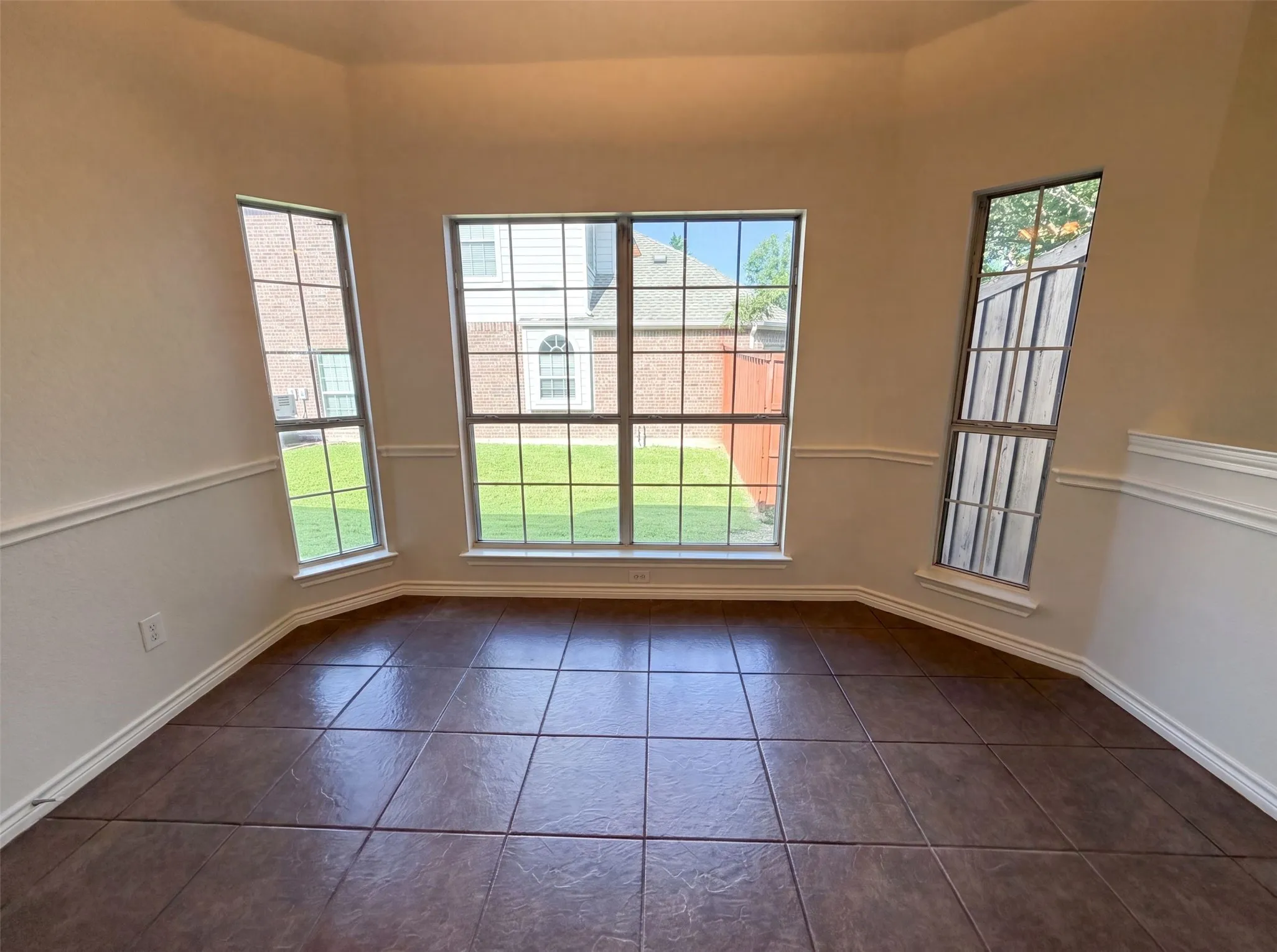Single Family Residence For Sale in Dallas County , 529 Olympia Street, De Soto, Texas 75115, 4 Bedroom, 3 Bathroom, 2 Garage spaces, 3,266 Sqft, built in 2008, mls#21313248, Real Estate Agent in De Soto, Homes For Sale in Dallas county, Homes For Sale in De Soto, Realtor in De Soto Texas, Real Estate Brokerage Independent Realty Texas, Luminita Cordes Realtor