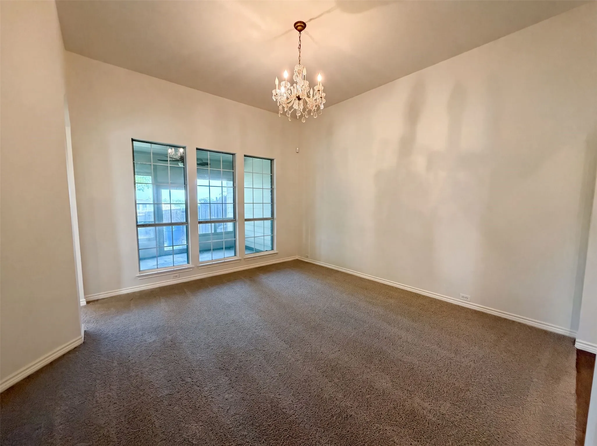 Single Family Residence For Sale in Dallas County , 529 Olympia Street, De Soto, Texas 75115, 4 Bedroom, 3 Bathroom, 2 Garage spaces, 3,266 Sqft, built in 2008, mls#21313248, Real Estate Agent in De Soto, Homes For Sale in Dallas county, Homes For Sale in De Soto, Realtor in De Soto Texas, Real Estate Brokerage Independent Realty Texas, Luminita Cordes Realtor