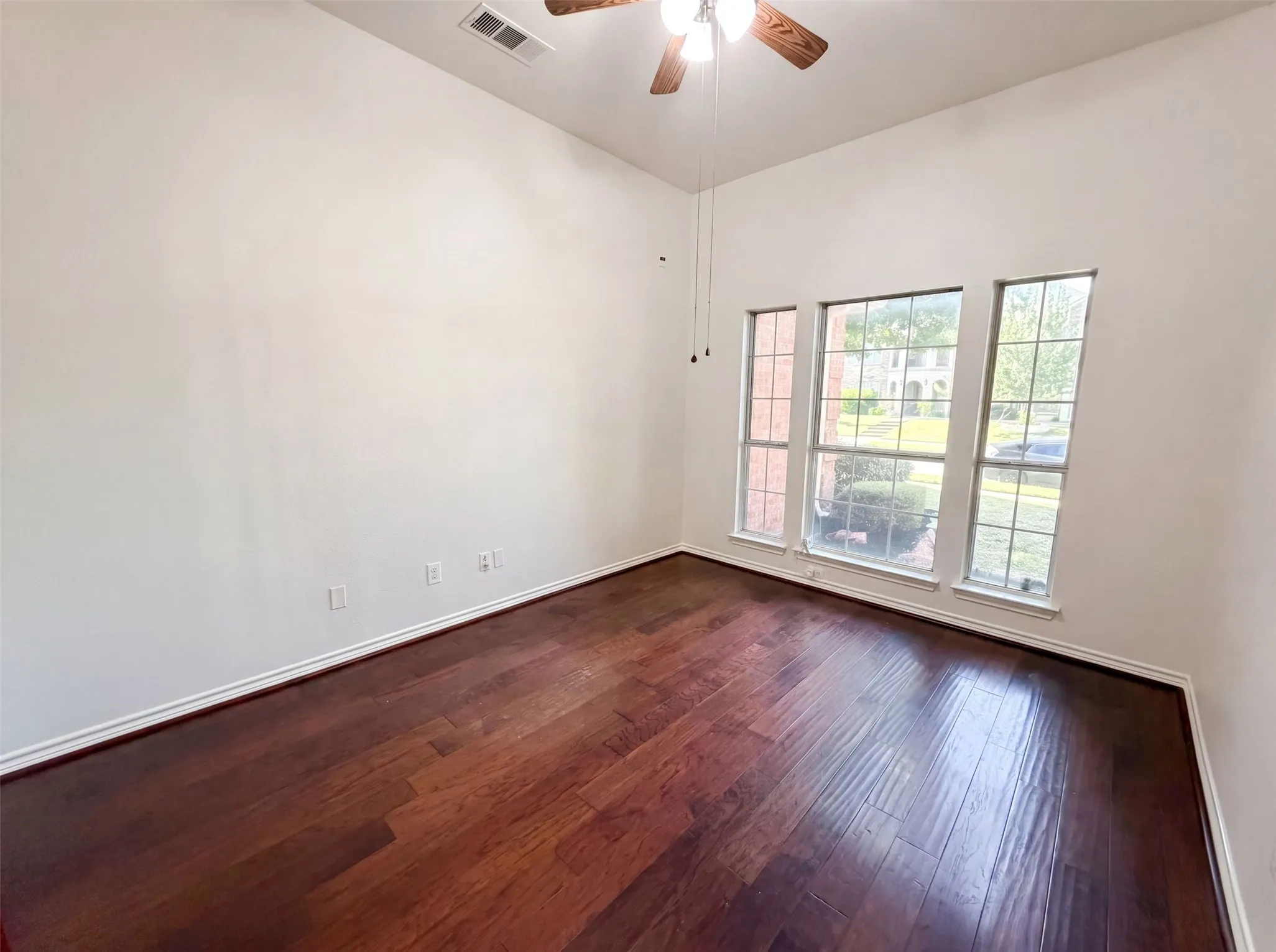 Single Family Residence For Sale in Dallas County , 529 Olympia Street, De Soto, Texas 75115, 4 Bedroom, 3 Bathroom, 2 Garage spaces, 3,266 Sqft, built in 2008, mls#21313248, Real Estate Agent in De Soto, Homes For Sale in Dallas county, Homes For Sale in De Soto, Realtor in De Soto Texas, Real Estate Brokerage Independent Realty Texas, Luminita Cordes Realtor