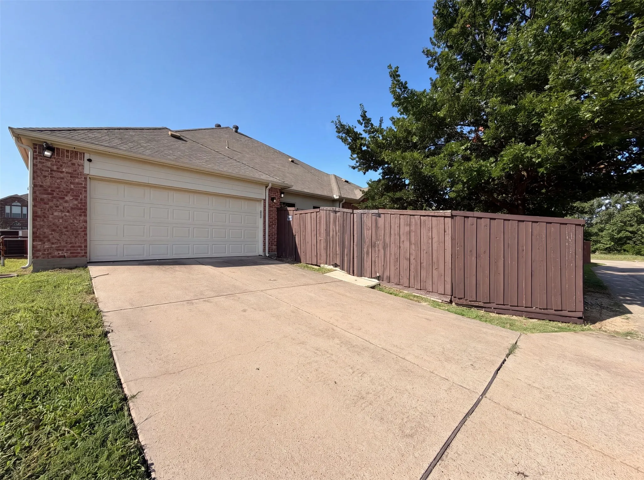 Single Family Residence For Sale in Dallas County , 529 Olympia Street, De Soto, Texas 75115, 4 Bedroom, 3 Bathroom, 2 Garage spaces, 3,266 Sqft, built in 2008, mls#21313248, Real Estate Agent in De Soto, Homes For Sale in Dallas county, Homes For Sale in De Soto, Realtor in De Soto Texas, Real Estate Brokerage Independent Realty Texas, Luminita Cordes Realtor