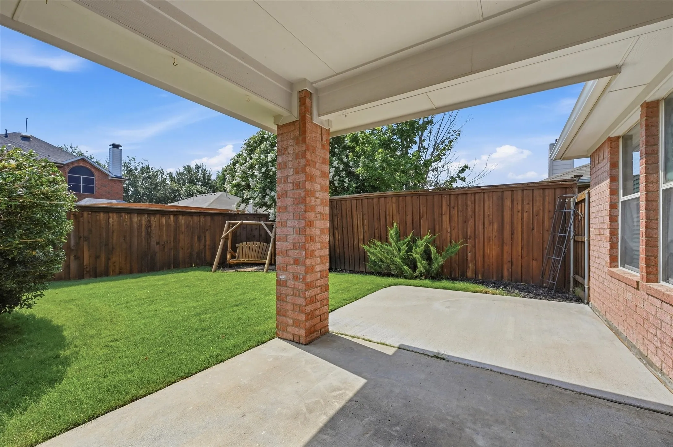 Single Family Residence For Sale in Denton County , 12218 Red Hawk Drive, Frisco, Texas 75033, 3 Bedroom, 2 Bathroom, 2 Garage spaces, 1,947 Sqft, built in 2002, mls#21313104, Real Estate Agent in Frisco, Homes For Sale in Denton county, Homes For Sale in Frisco, Realtor in Frisco Texas, Real Estate Brokerage Independent Realty Texas, Luminita Cordes Realtor