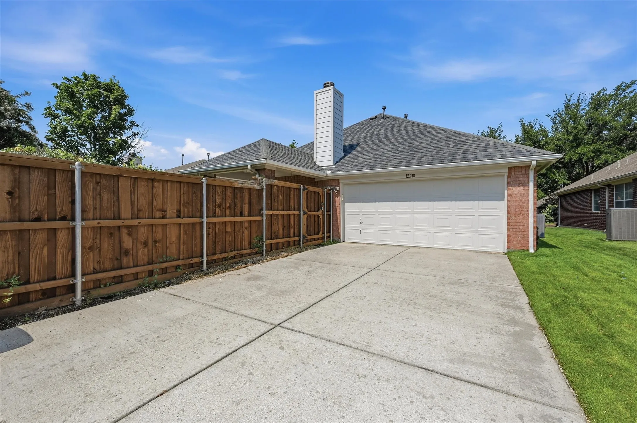 Single Family Residence For Sale in Denton County , 12218 Red Hawk Drive, Frisco, Texas 75033, 3 Bedroom, 2 Bathroom, 2 Garage spaces, 1,947 Sqft, built in 2002, mls#21313104, Real Estate Agent in Frisco, Homes For Sale in Denton county, Homes For Sale in Frisco, Realtor in Frisco Texas, Real Estate Brokerage Independent Realty Texas, Luminita Cordes Realtor