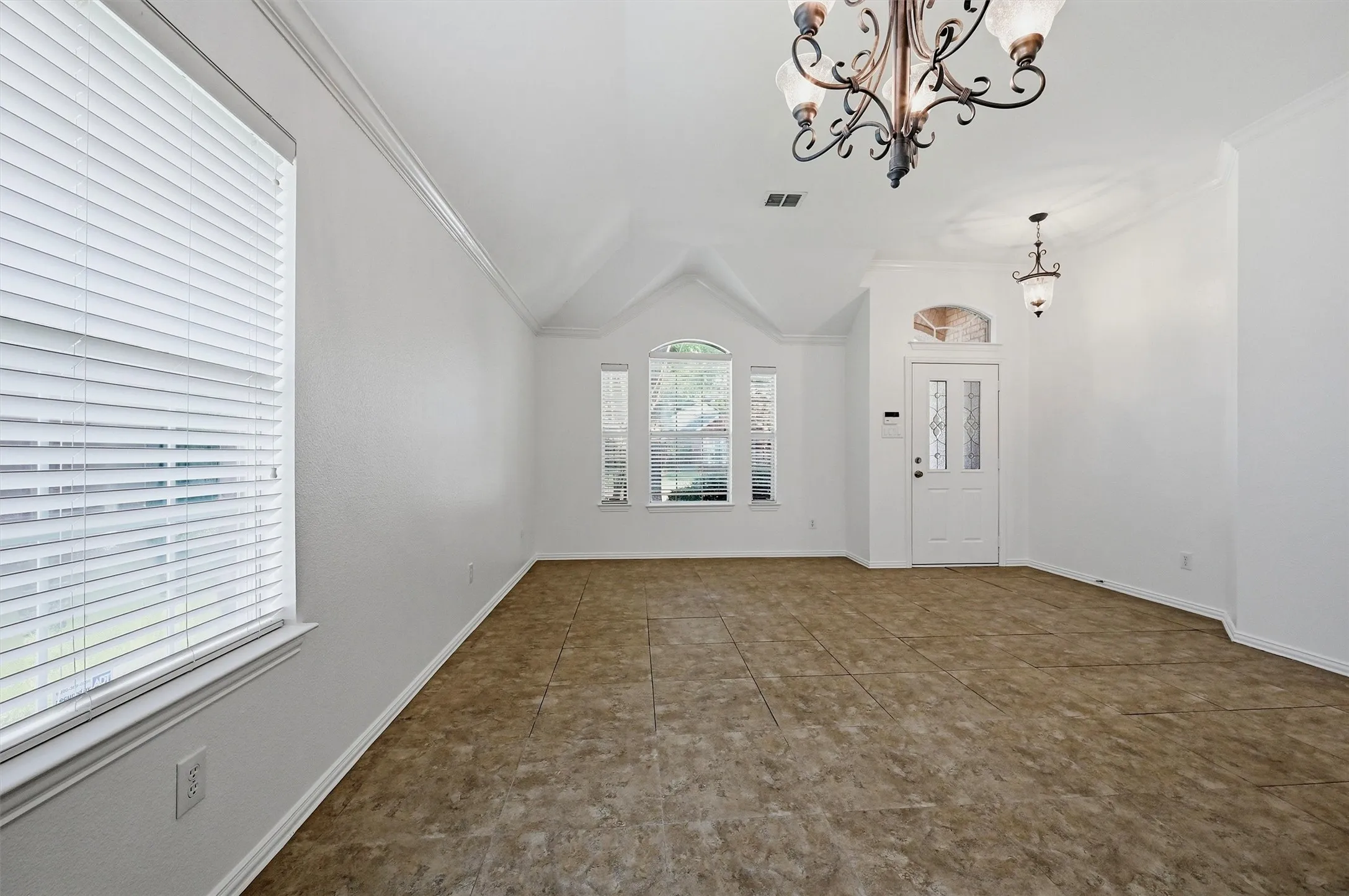 Single Family Residence For Sale in Denton County , 12218 Red Hawk Drive, Frisco, Texas 75033, 3 Bedroom, 2 Bathroom, 2 Garage spaces, 1,947 Sqft, built in 2002, mls#21313104, Real Estate Agent in Frisco, Homes For Sale in Denton county, Homes For Sale in Frisco, Realtor in Frisco Texas, Real Estate Brokerage Independent Realty Texas, Luminita Cordes Realtor
