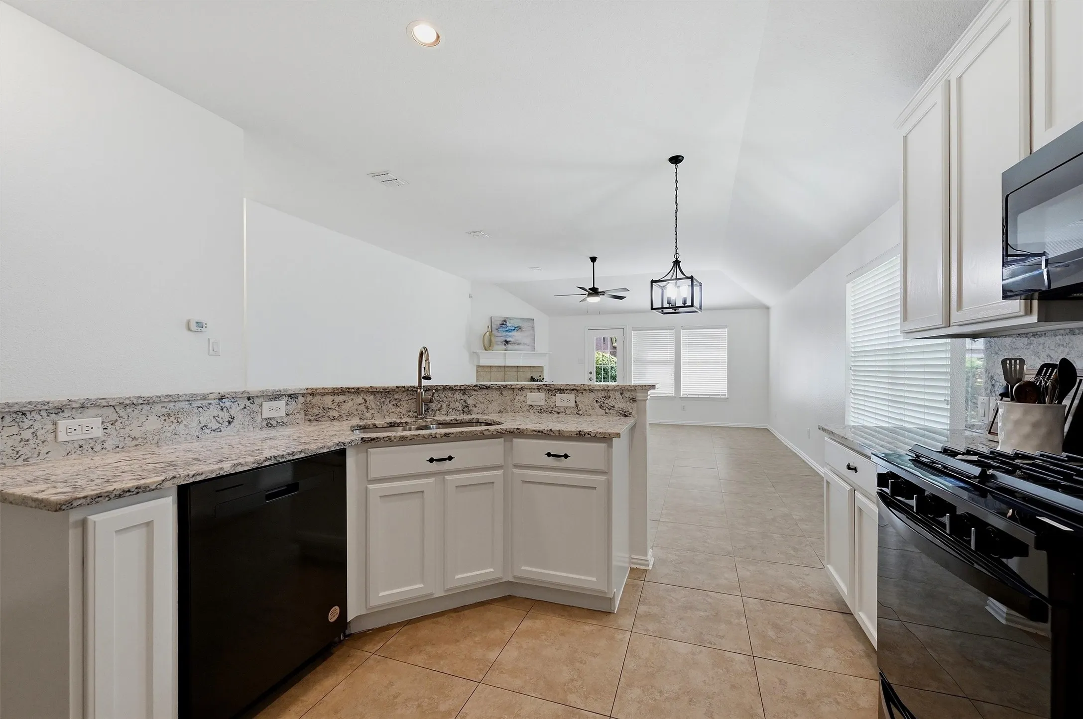 Single Family Residence For Sale in Denton County , 12218 Red Hawk Drive, Frisco, Texas 75033, 3 Bedroom, 2 Bathroom, 2 Garage spaces, 1,947 Sqft, built in 2002, mls#21313104, Real Estate Agent in Frisco, Homes For Sale in Denton county, Homes For Sale in Frisco, Realtor in Frisco Texas, Real Estate Brokerage Independent Realty Texas, Luminita Cordes Realtor