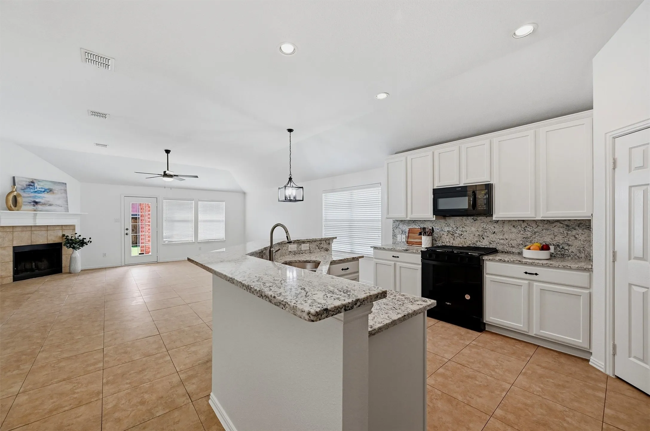 Single Family Residence For Sale in Denton County , 12218 Red Hawk Drive, Frisco, Texas 75033, 3 Bedroom, 2 Bathroom, 2 Garage spaces, 1,947 Sqft, built in 2002, mls#21313104, Real Estate Agent in Frisco, Homes For Sale in Denton county, Homes For Sale in Frisco, Realtor in Frisco Texas, Real Estate Brokerage Independent Realty Texas, Luminita Cordes Realtor