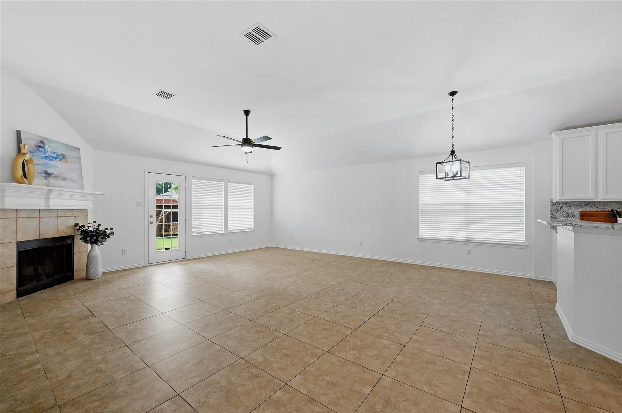 Single Family Residence For Sale in Denton County , 12218 Red Hawk Drive, Frisco, Texas 75033, 3 Bedroom, 2 Bathroom, 2 Garage spaces, 1,947 Sqft, built in 2002, mls#21313104, Real Estate Agent in Frisco, Homes For Sale in Denton county, Homes For Sale in Frisco, Realtor in Frisco Texas, Real Estate Brokerage Independent Realty Texas, Luminita Cordes Realtor